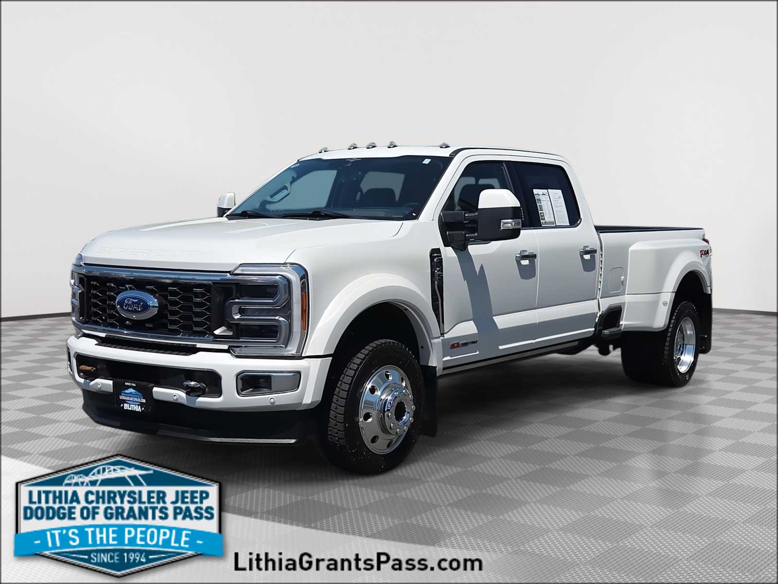 2023 Ford F-450 Limited 4x4 Crew Cab 8' Box DRW's photo