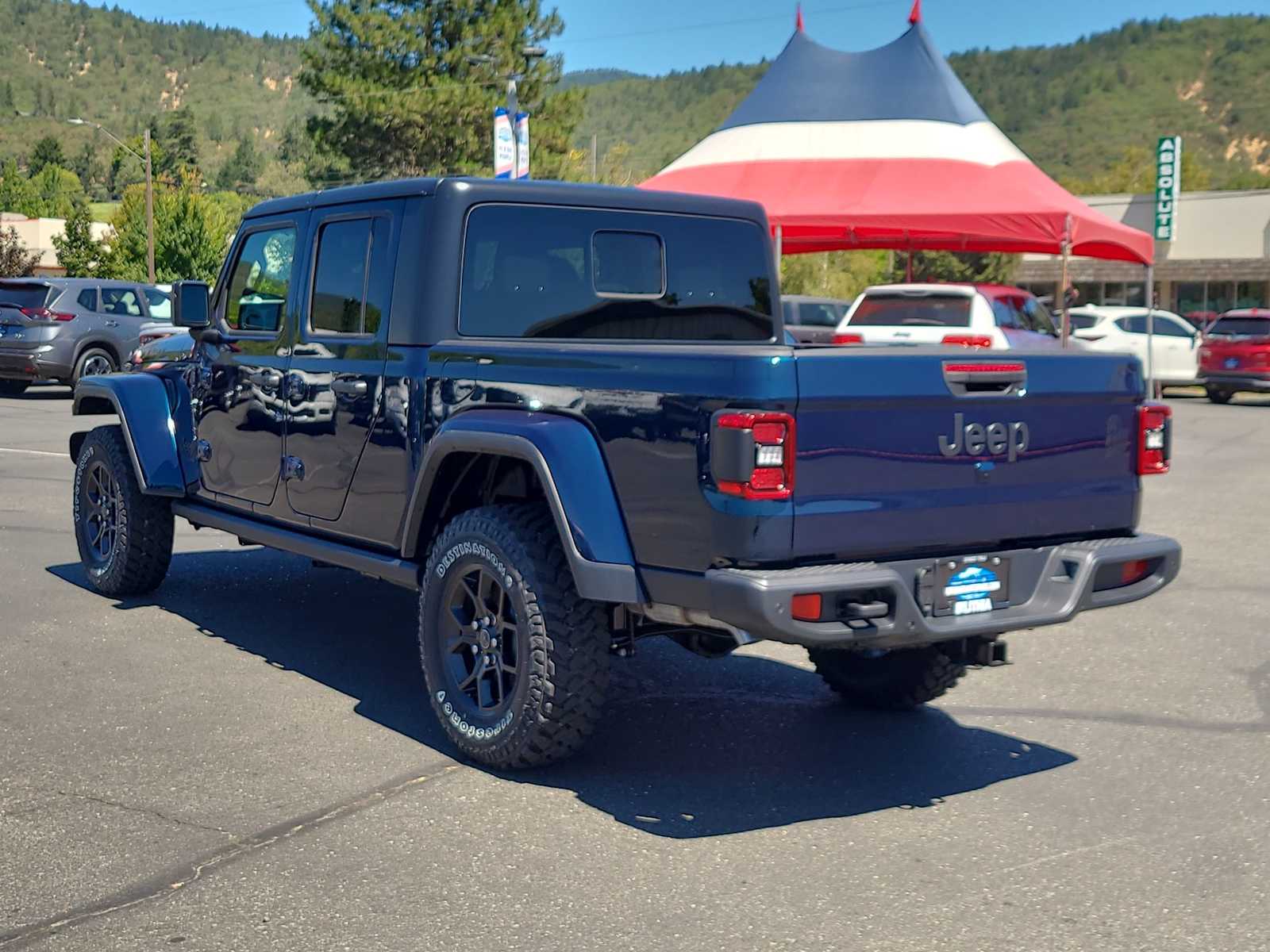 Thumbnail: 2025 Jeep Gladiator - 12