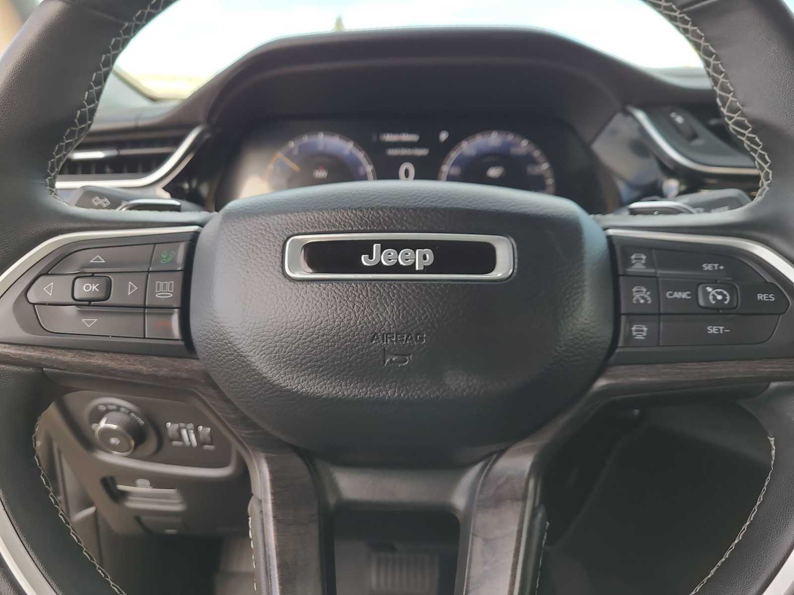 Thumbnail: 2022 Jeep Grand Cherokee L - 23