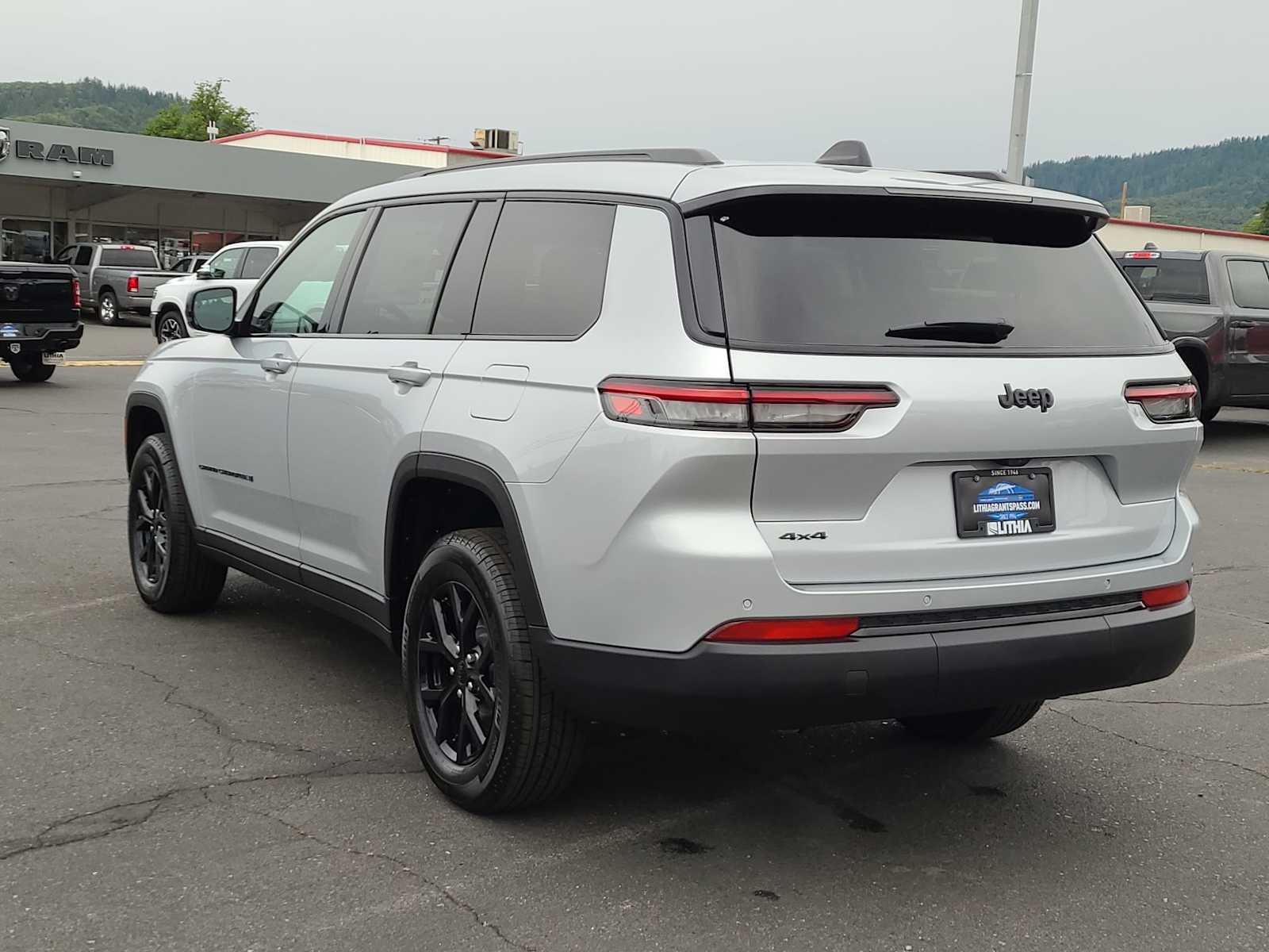 Thumbnail: 2025 Jeep Grand Cherokee - 12