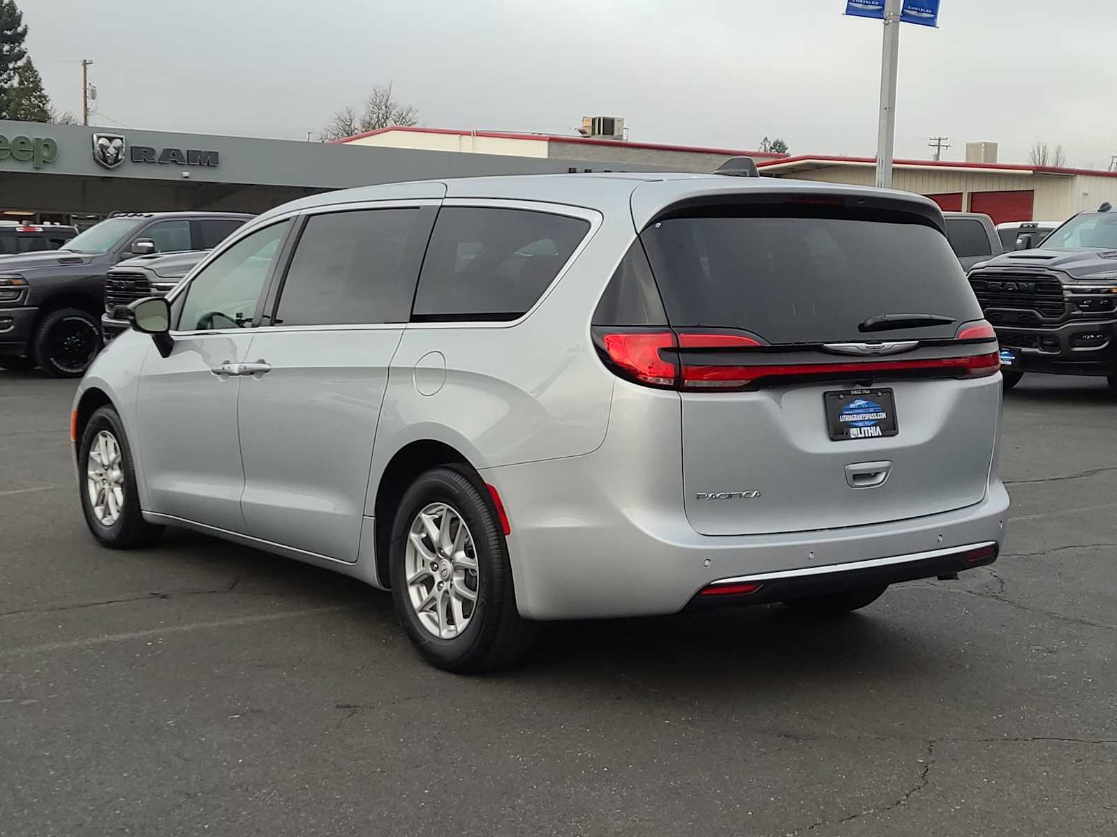 Thumbnail: 2026 Chrysler Pacifica - 12