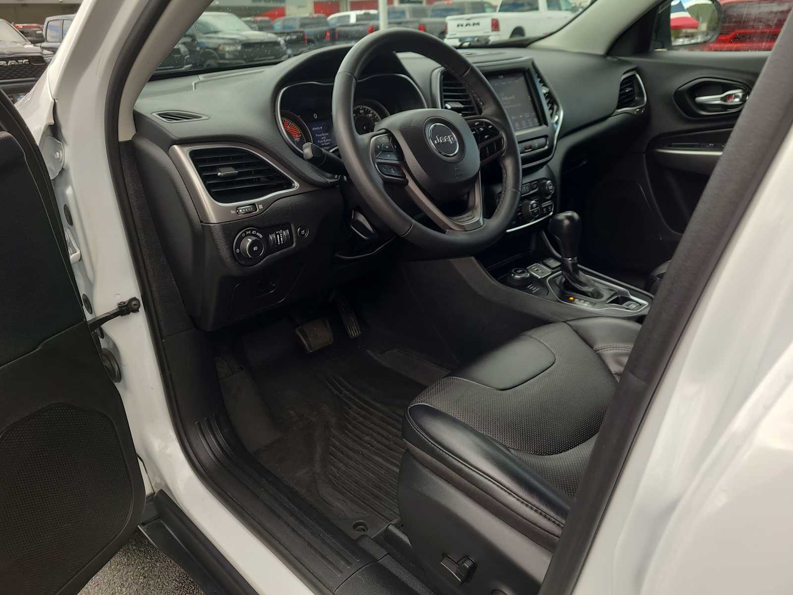 Thumbnail: 2022 Jeep Cherokee - 10