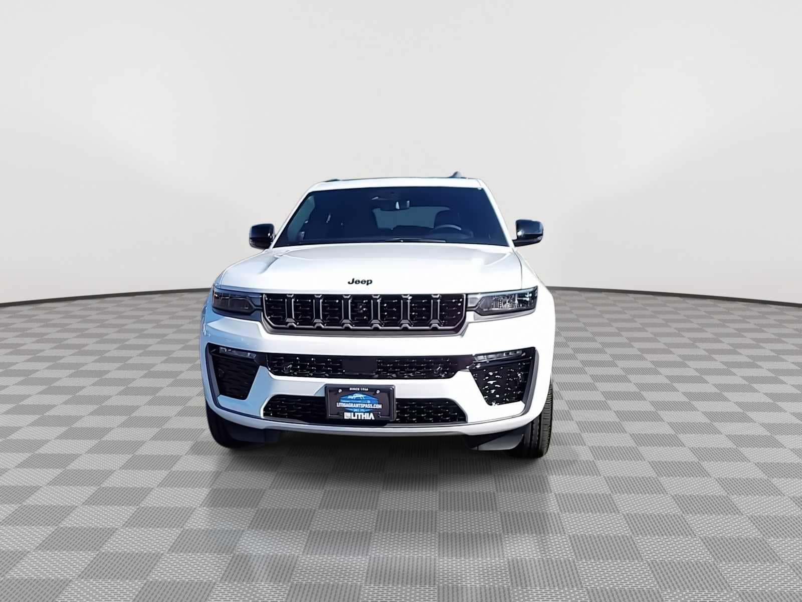 Thumbnail: 2026 Jeep Grand Cherokee - 3