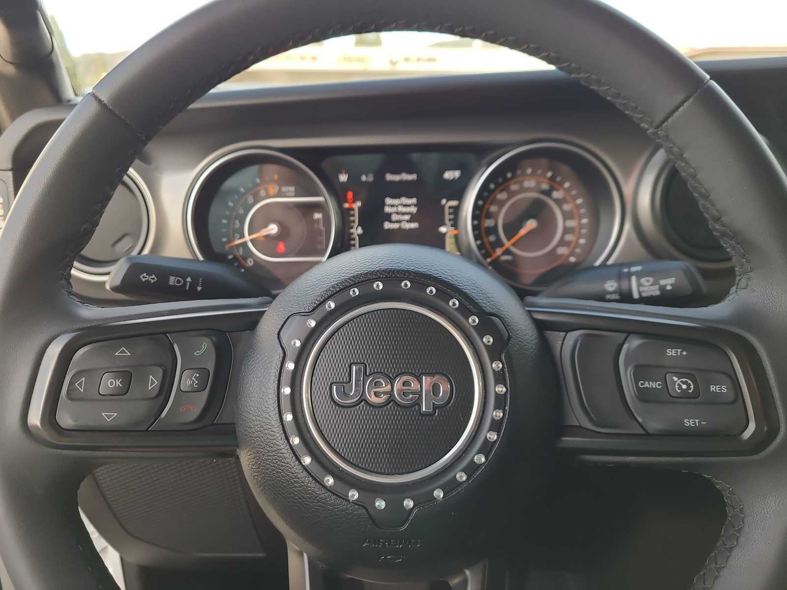 Thumbnail: 2023 Jeep Gladiator - 23