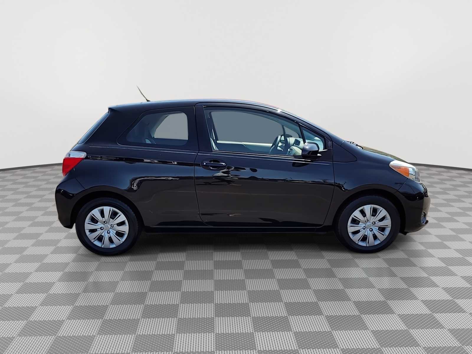 2014 Toyota Yaris L 9