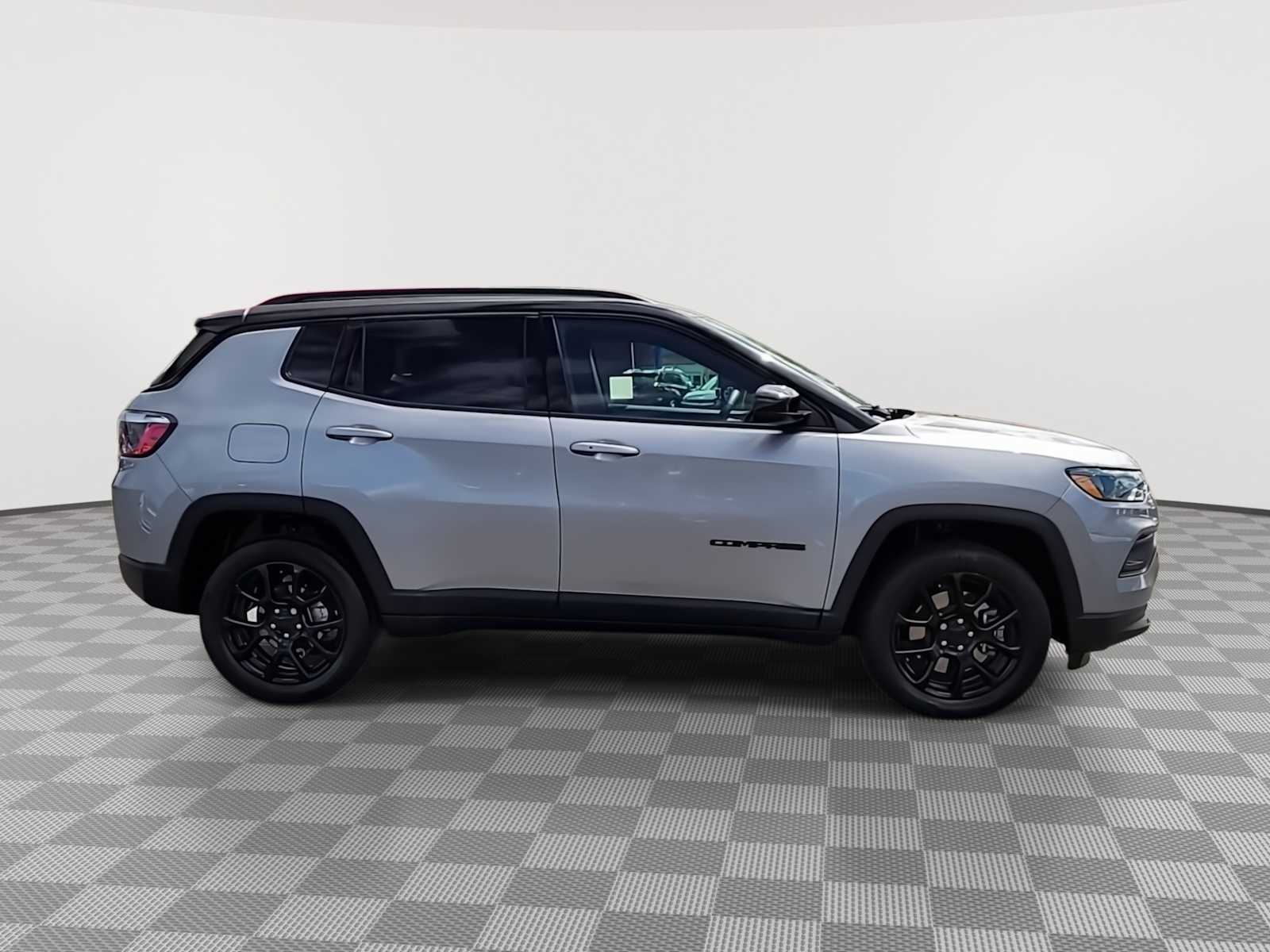Thumbnail: 2023 Jeep Compass - 9