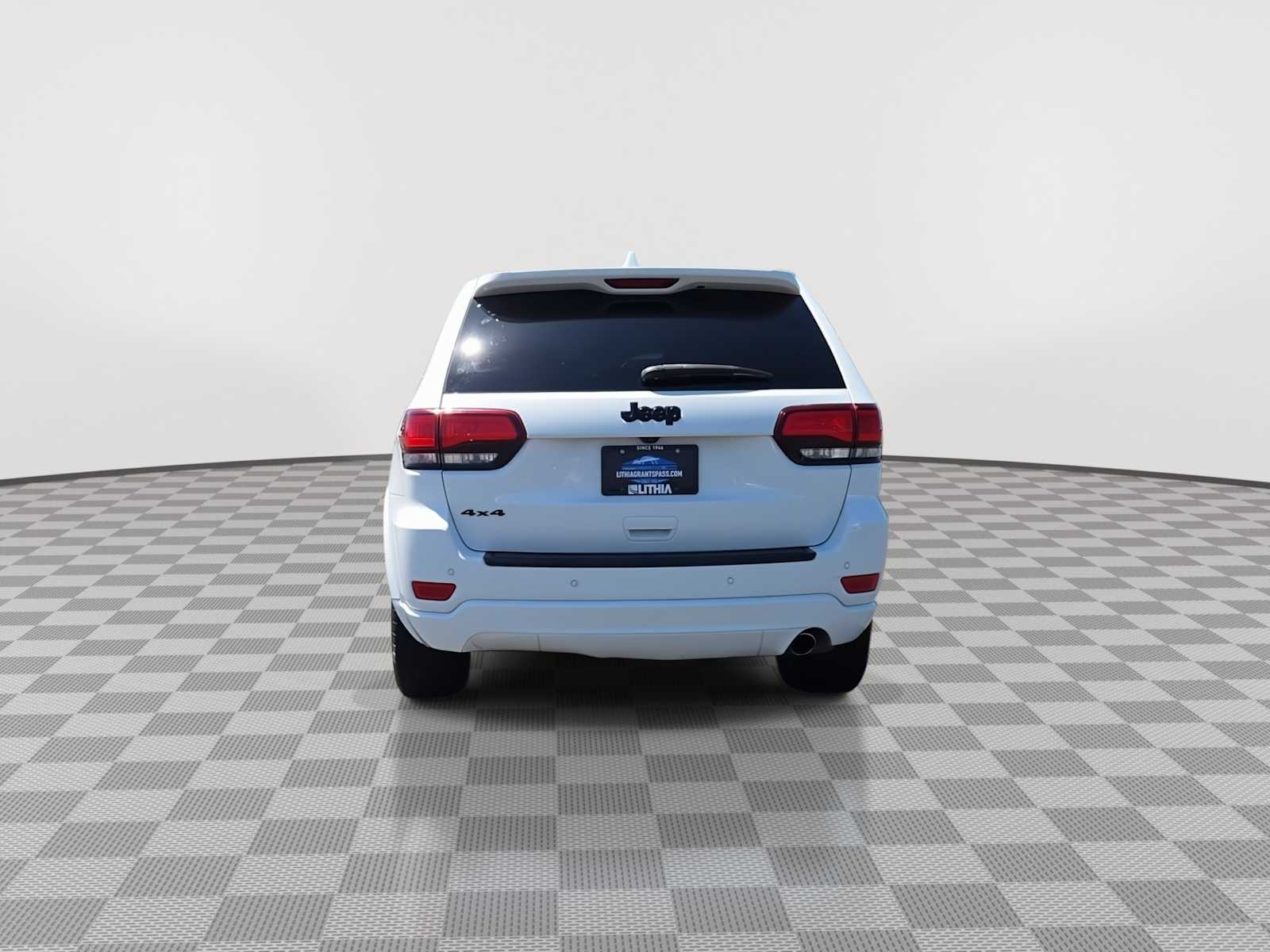 Thumbnail: 2020 Jeep Grand Cherokee - 7