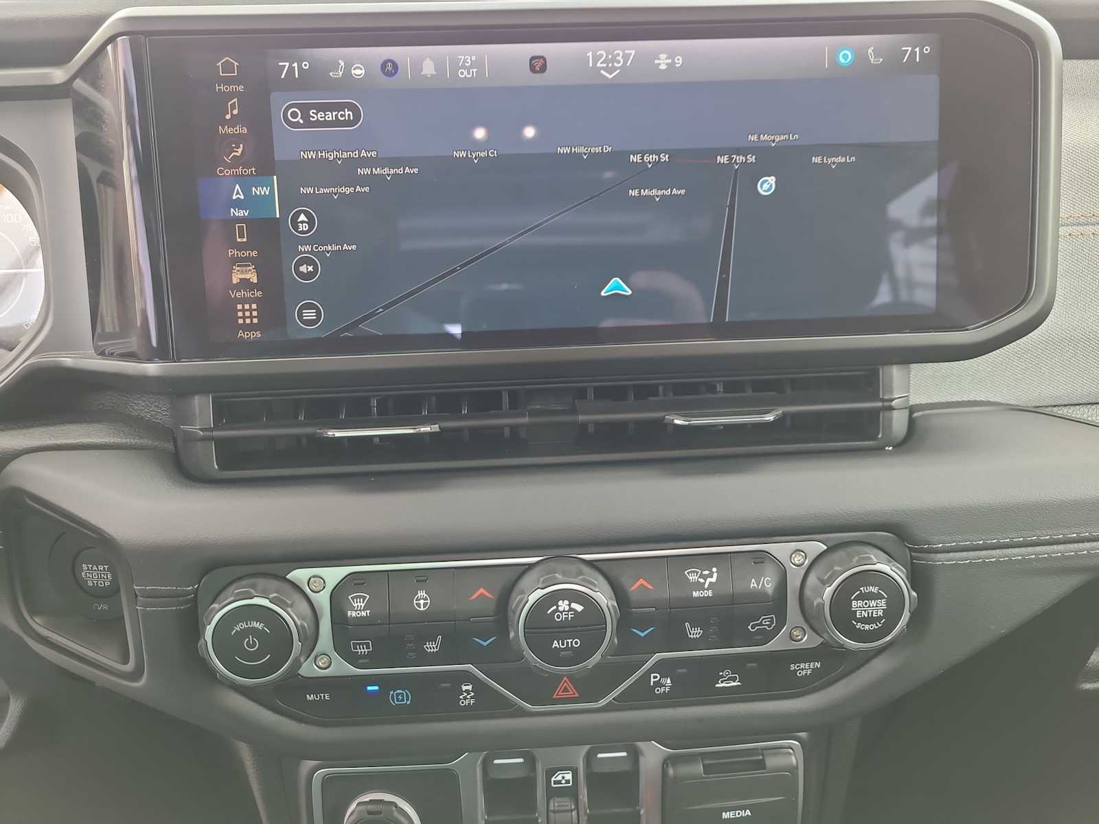2024 Jeep Wrangler Sahara 24
