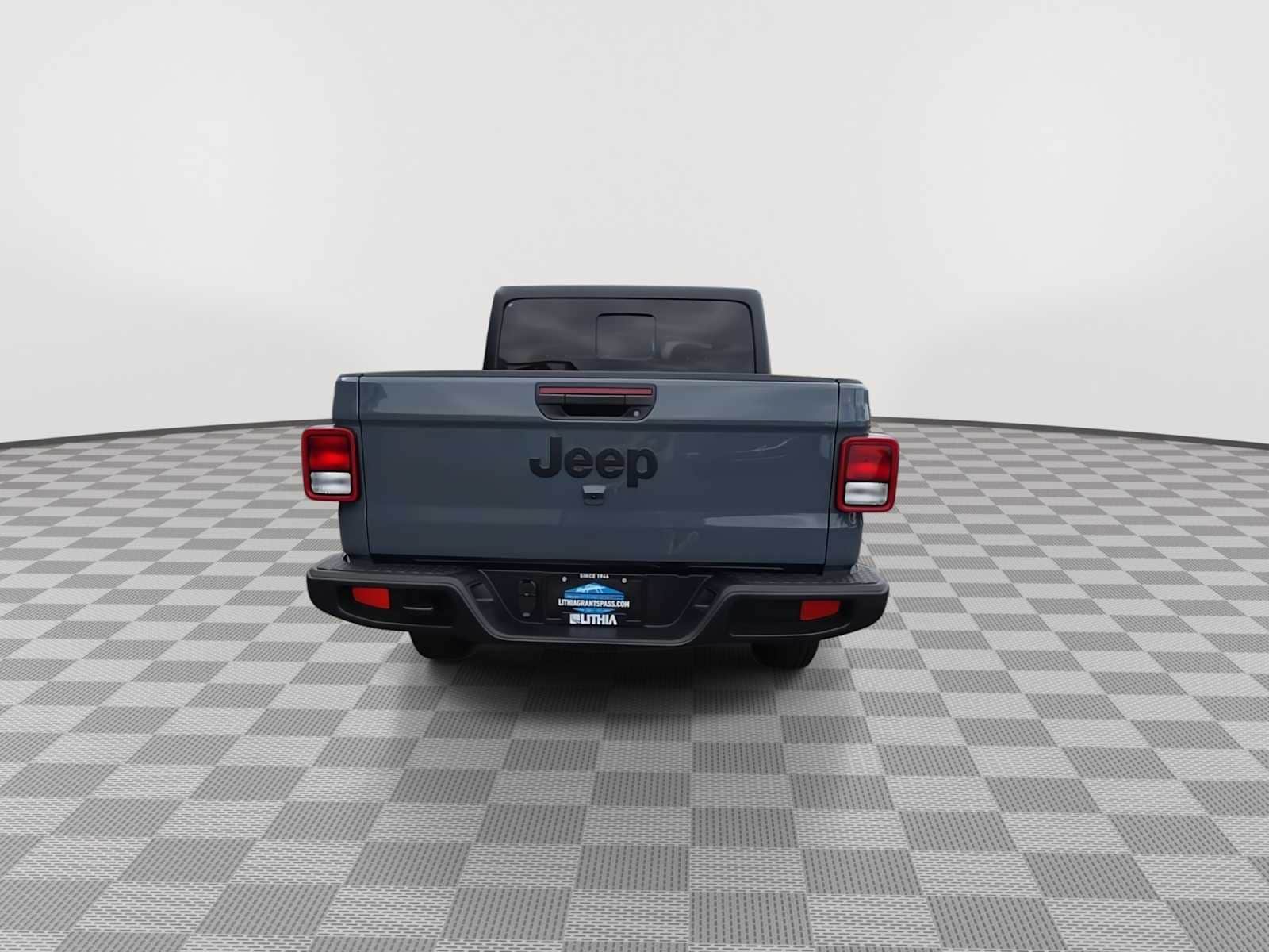 Thumbnail: 2026 Jeep Gladiator - 7