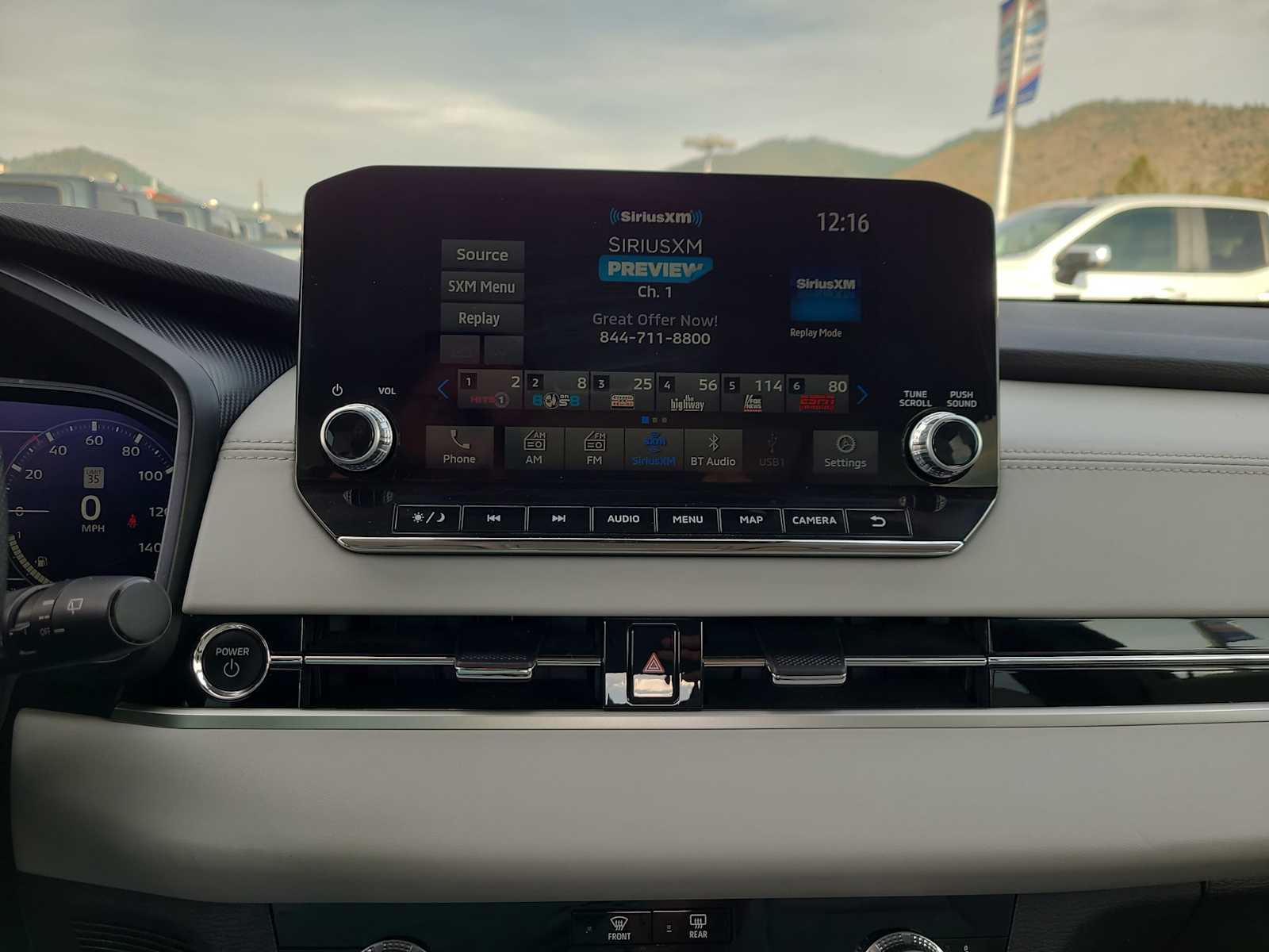 Thumbnail: 2024 Mitsubishi Outlander - 24