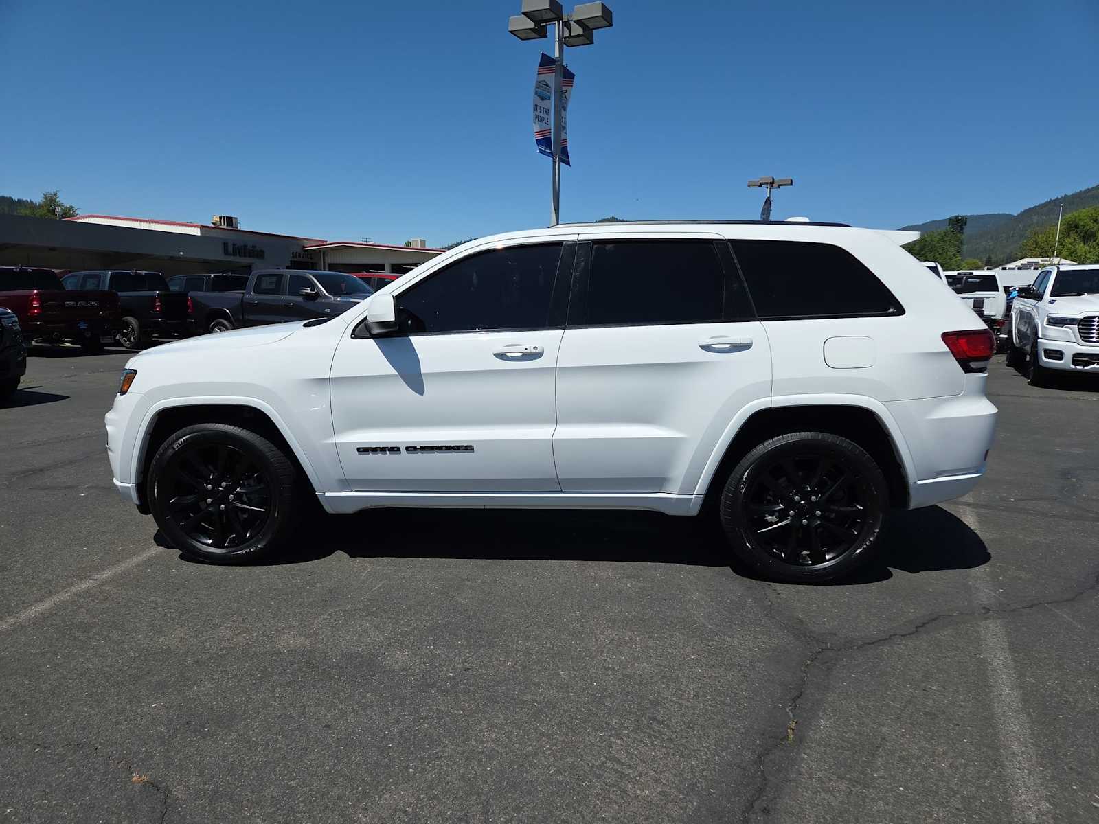 Thumbnail: 2020 Jeep Grand Cherokee - 11