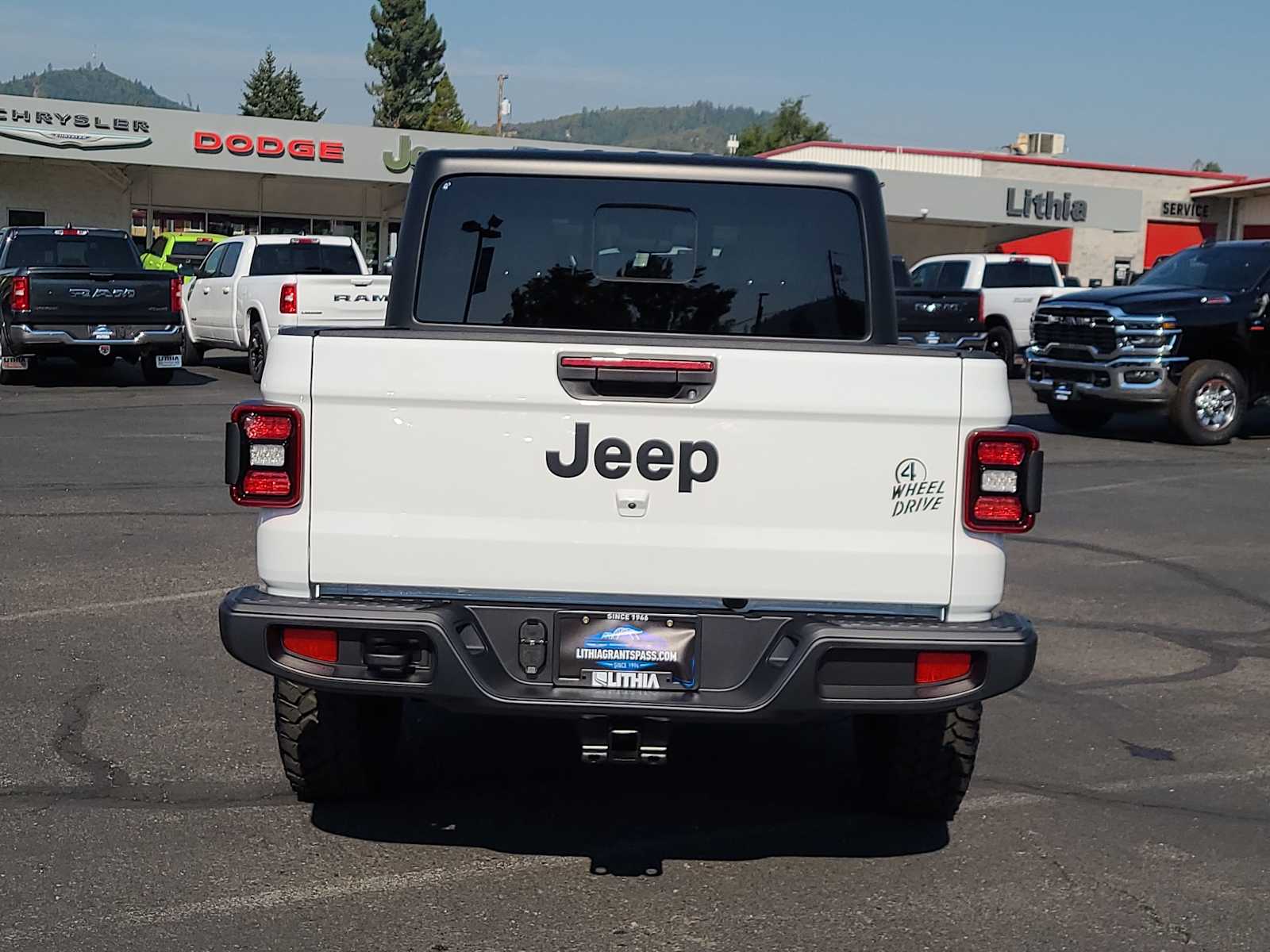 Thumbnail: 2025 Jeep Gladiator - 13