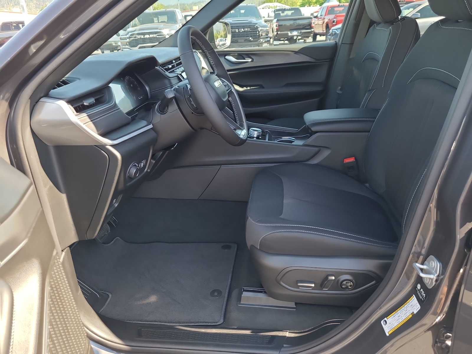 Thumbnail: 2025 Jeep Grand Cherokee - 19