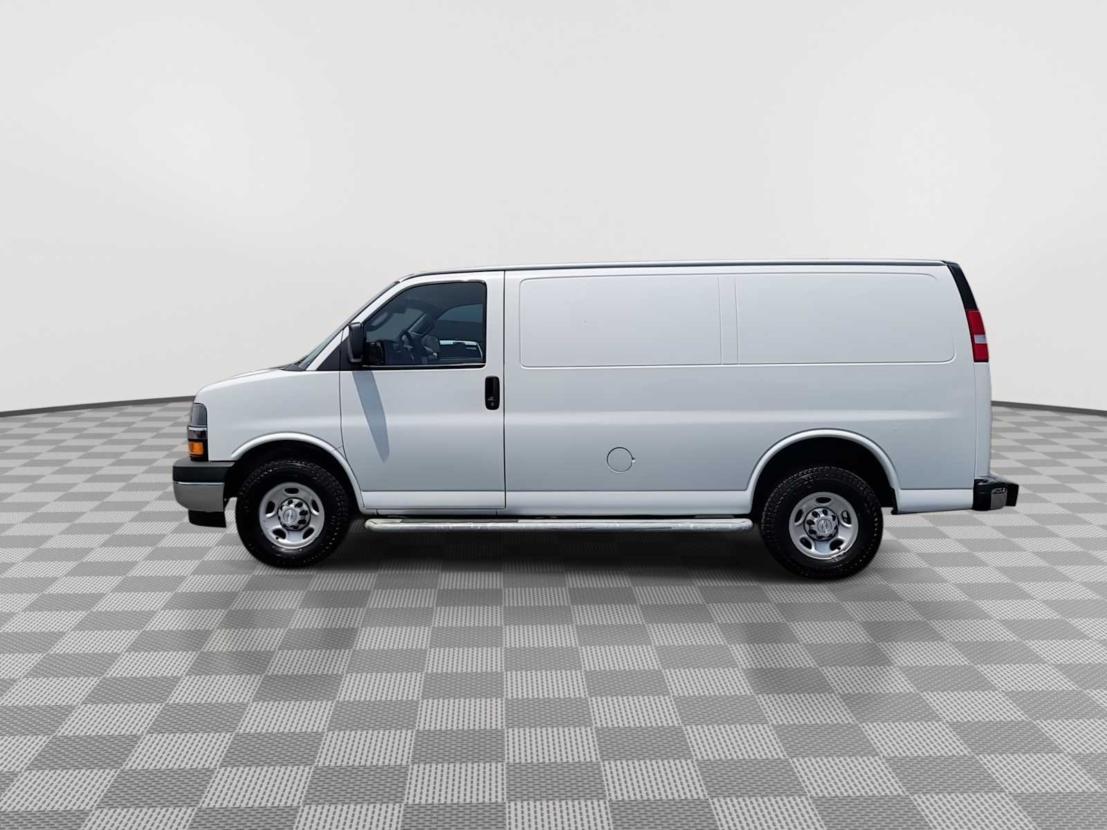 Thumbnail: 2018 Chevrolet Express - 5