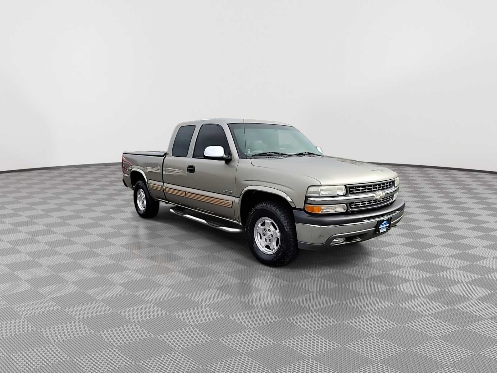 Used 2001 Chevrolet Silverado LT with VIN 1GCEK19T31E106529 for sale in Grants Pass, OR