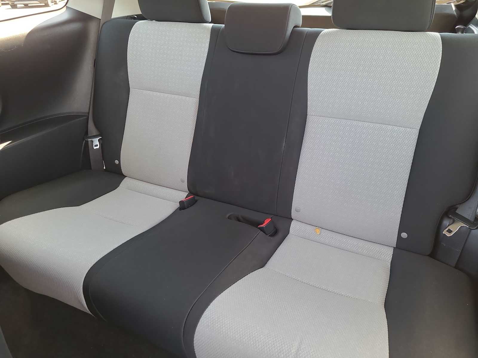 2014 Toyota Yaris L 21