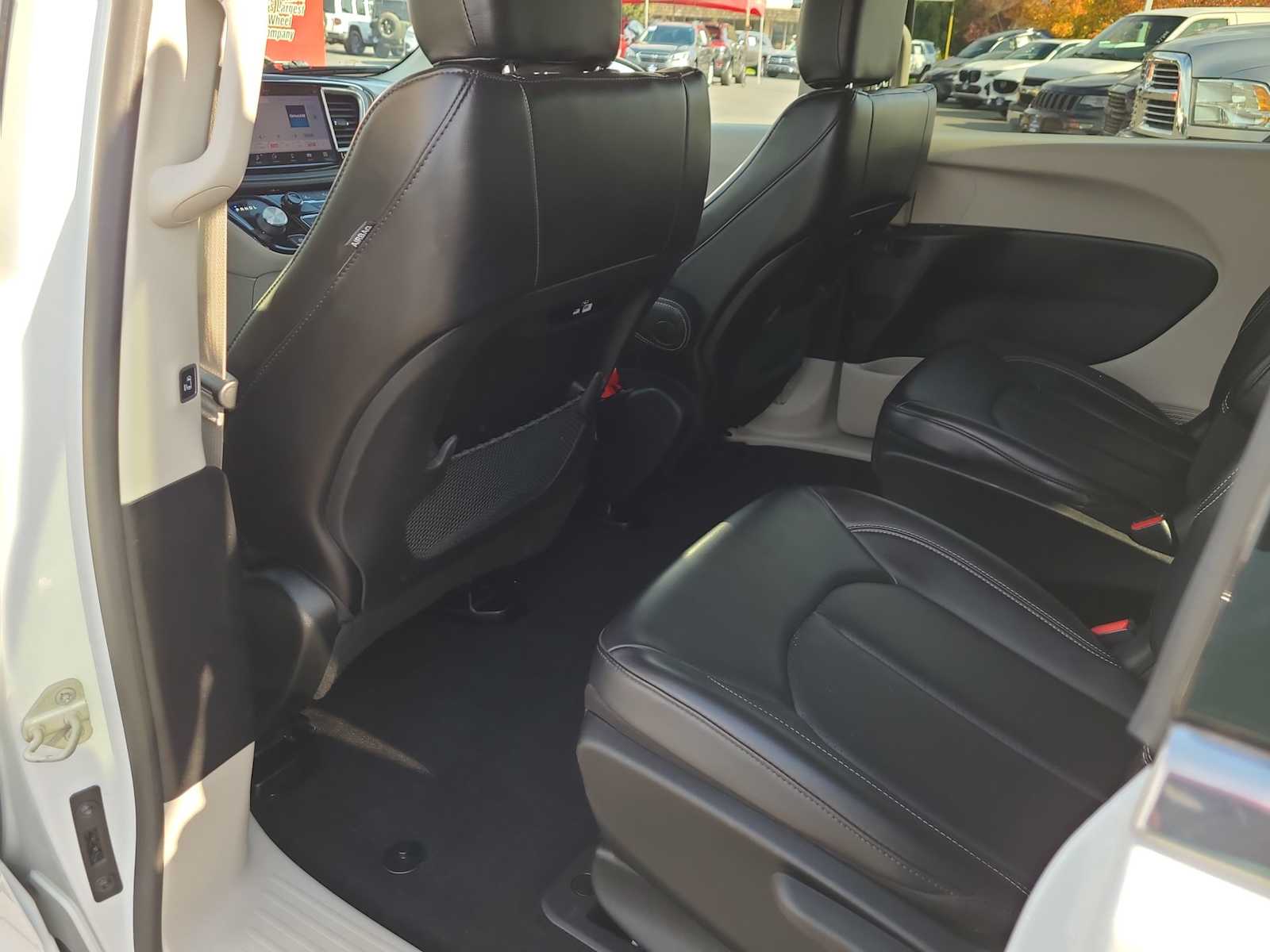 Thumbnail: 2023 Chrysler Pacifica - 20