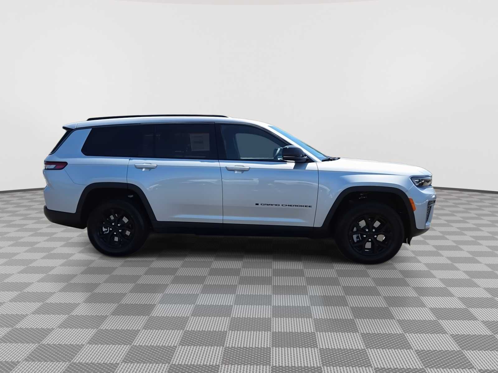 Thumbnail: 2026 Jeep Grand Cherokee - 9