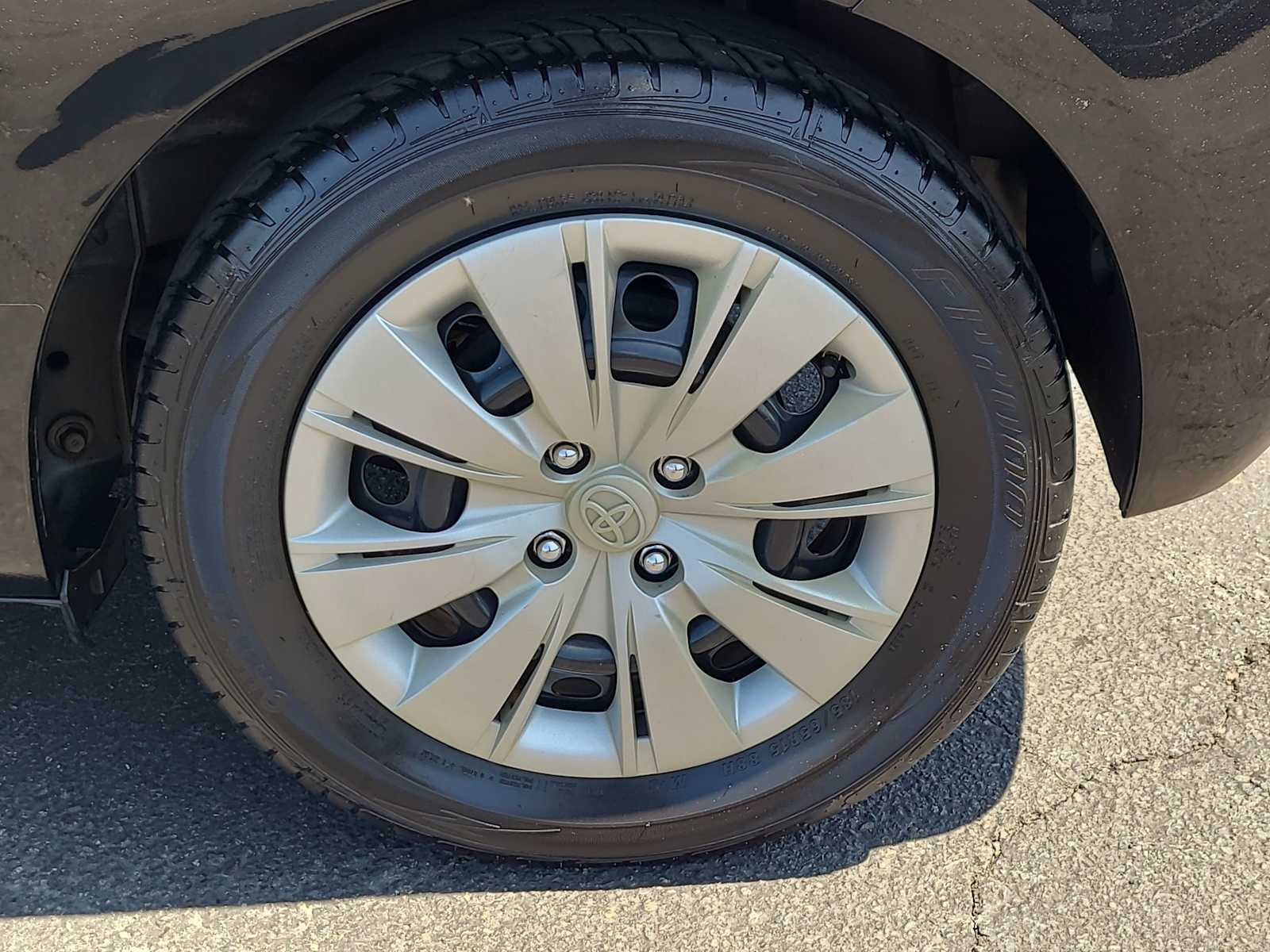 2014 Toyota Yaris L 16