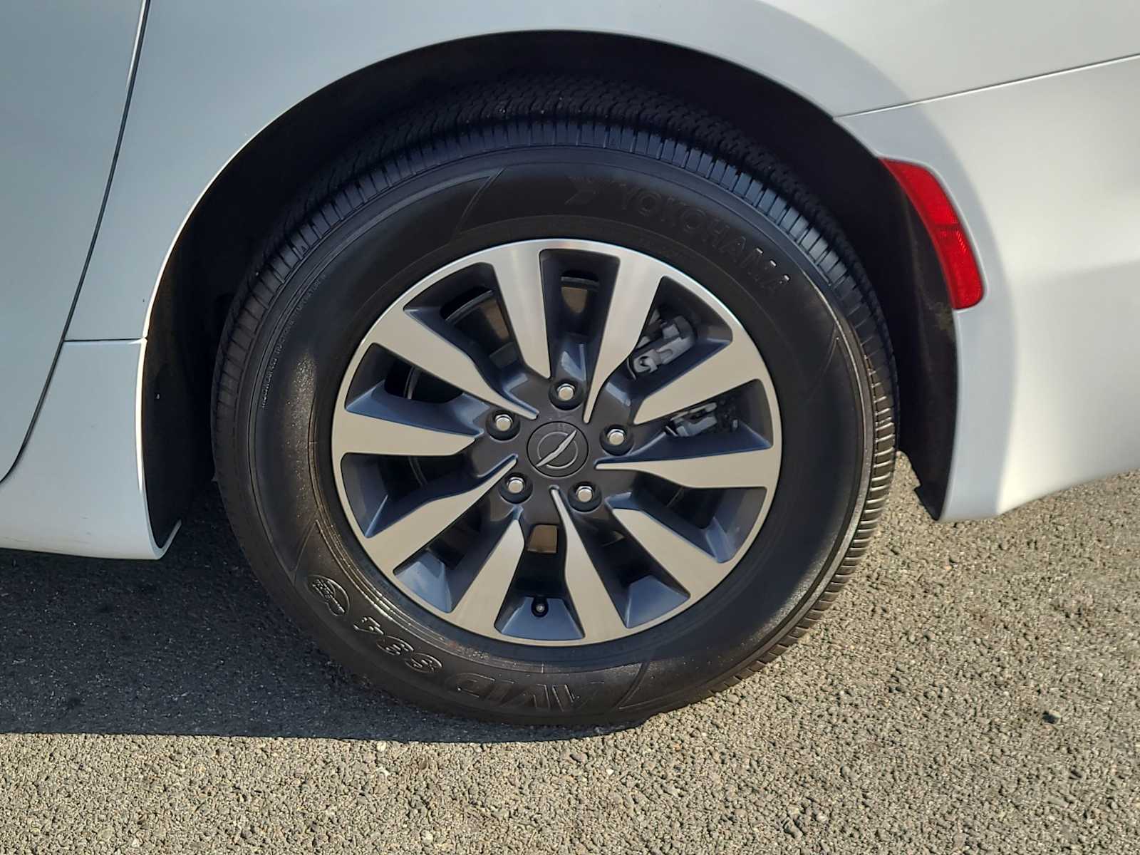 Thumbnail: 2023 Chrysler Pacifica - 16