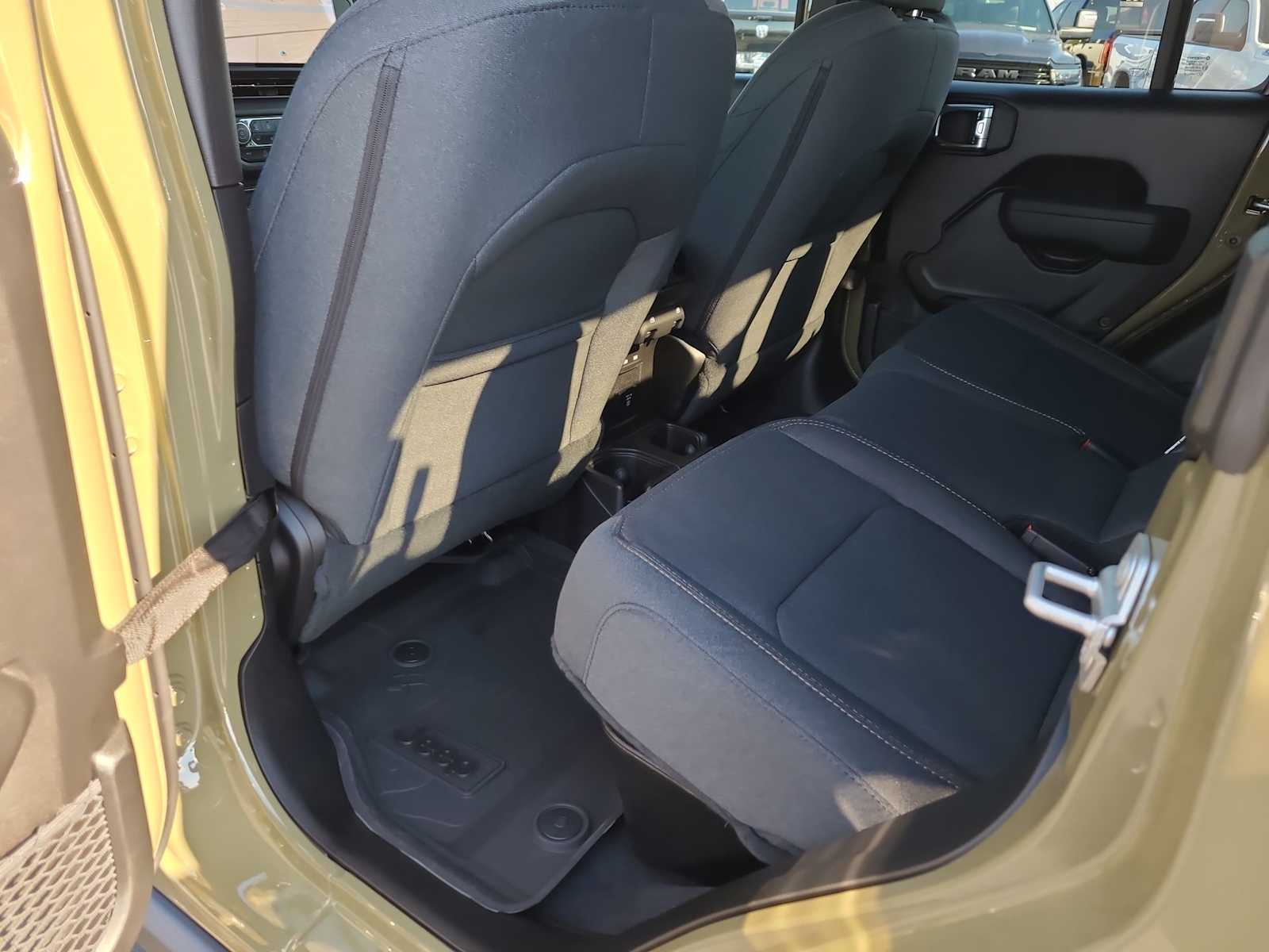 Thumbnail: 2025 Jeep Gladiator - 20