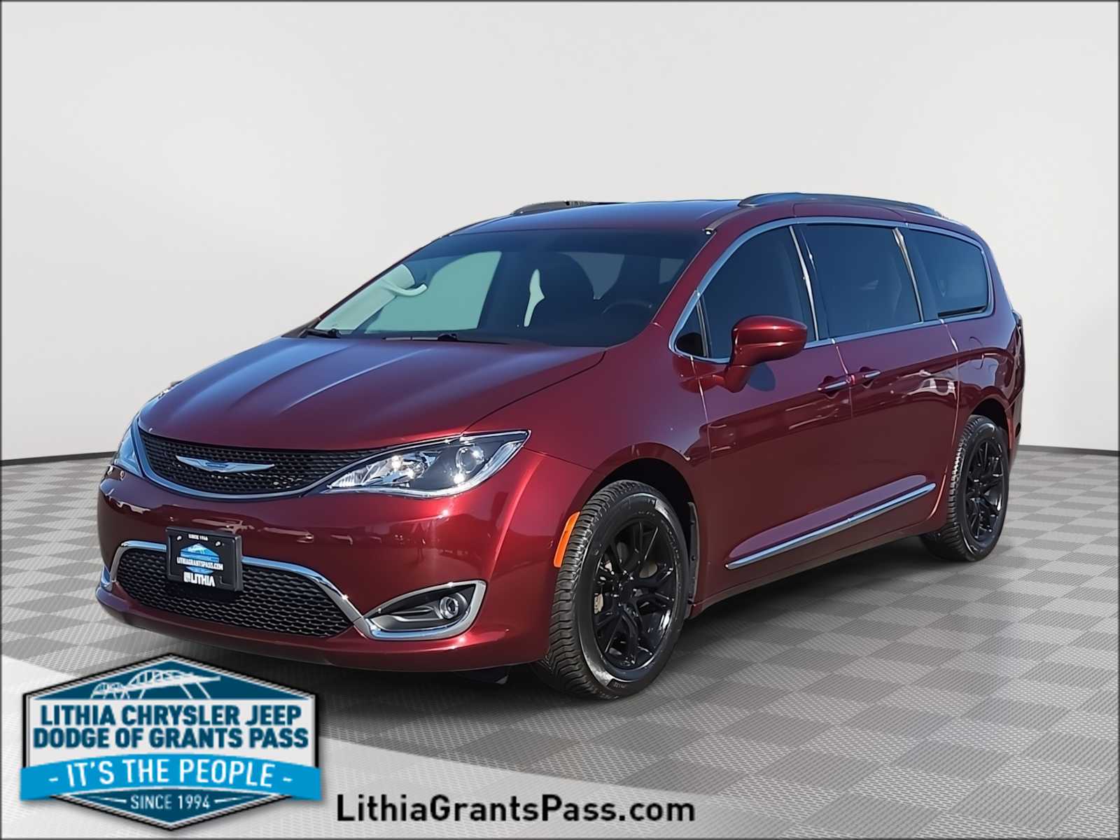 2020 Chrysler Pacifica Touring L -
                  Grants Pass, OR