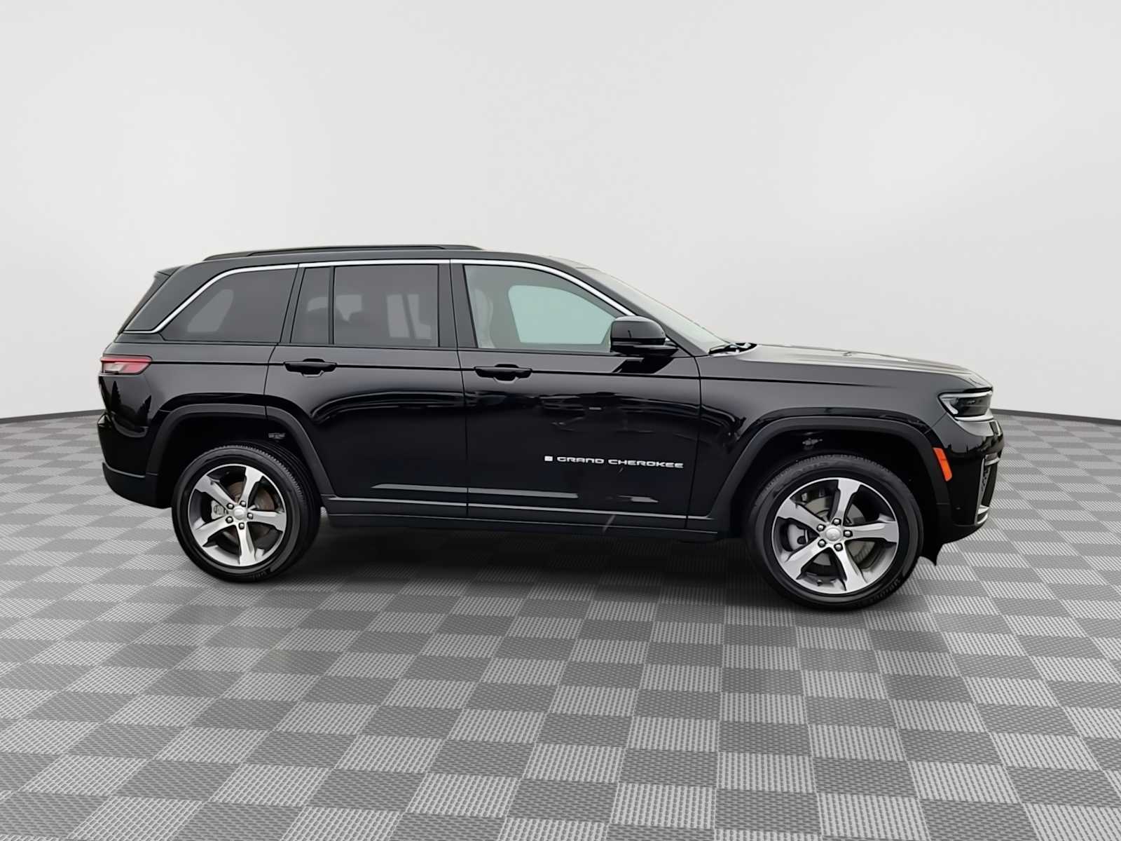 Thumbnail: 2026 Jeep Grand Cherokee - 9
