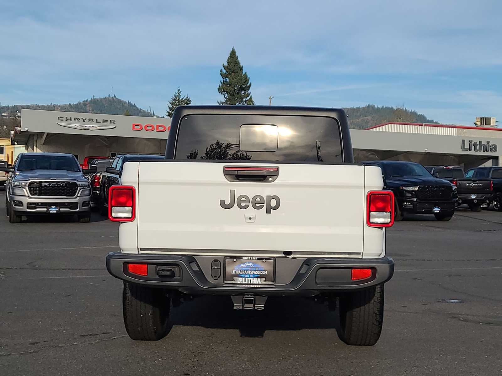 Thumbnail: 2023 Jeep Gladiator - 13