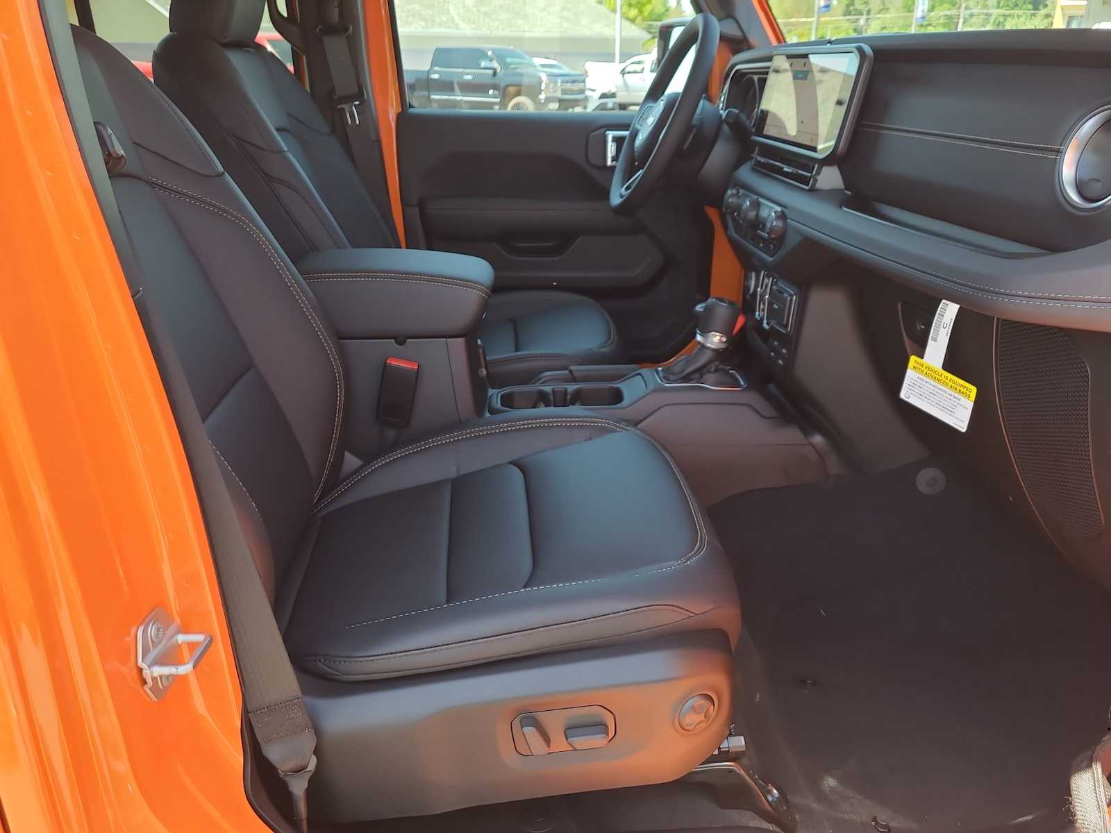 Thumbnail: 2025 Jeep Gladiator - 22
