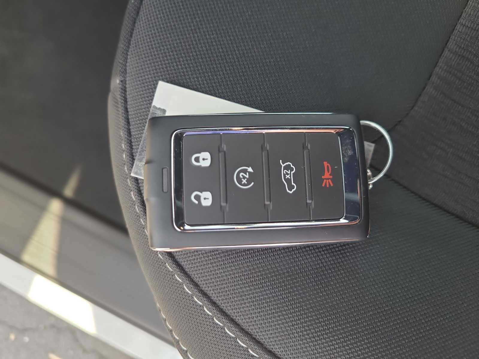 Thumbnail: 2025 Jeep Grand Cherokee - 28