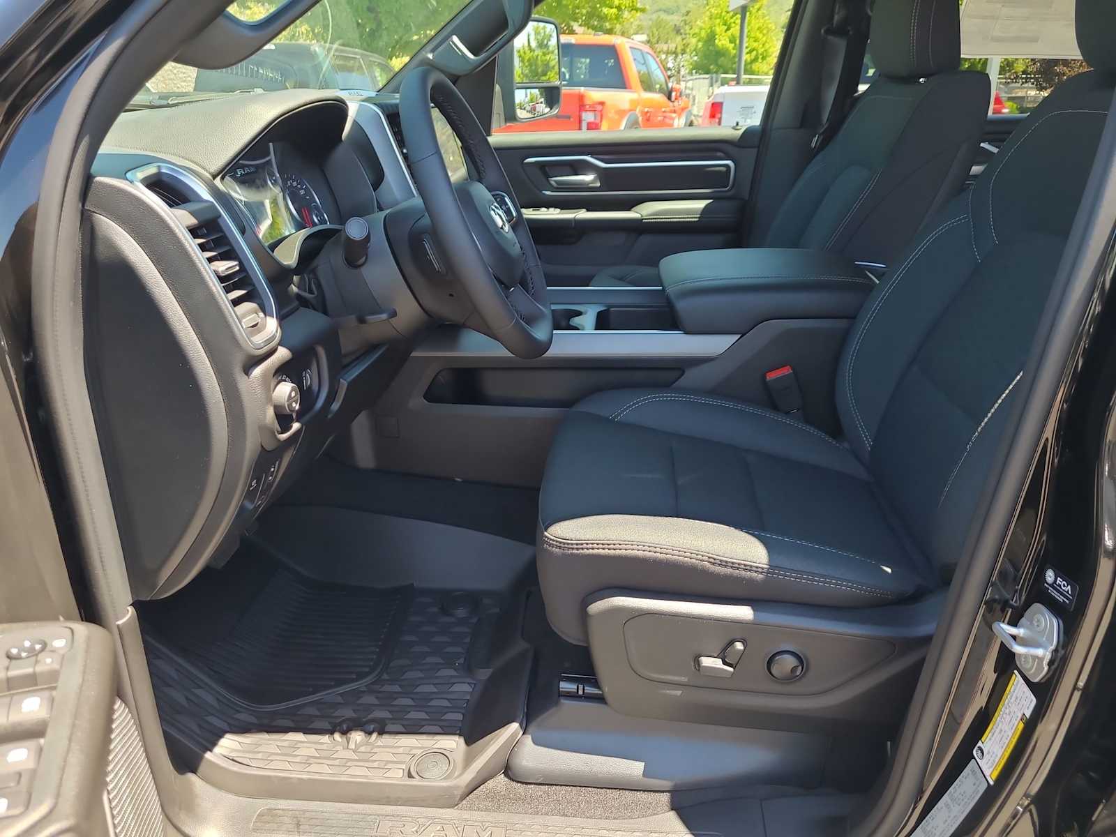 Thumbnail: 2025 RAM 1500 - 19