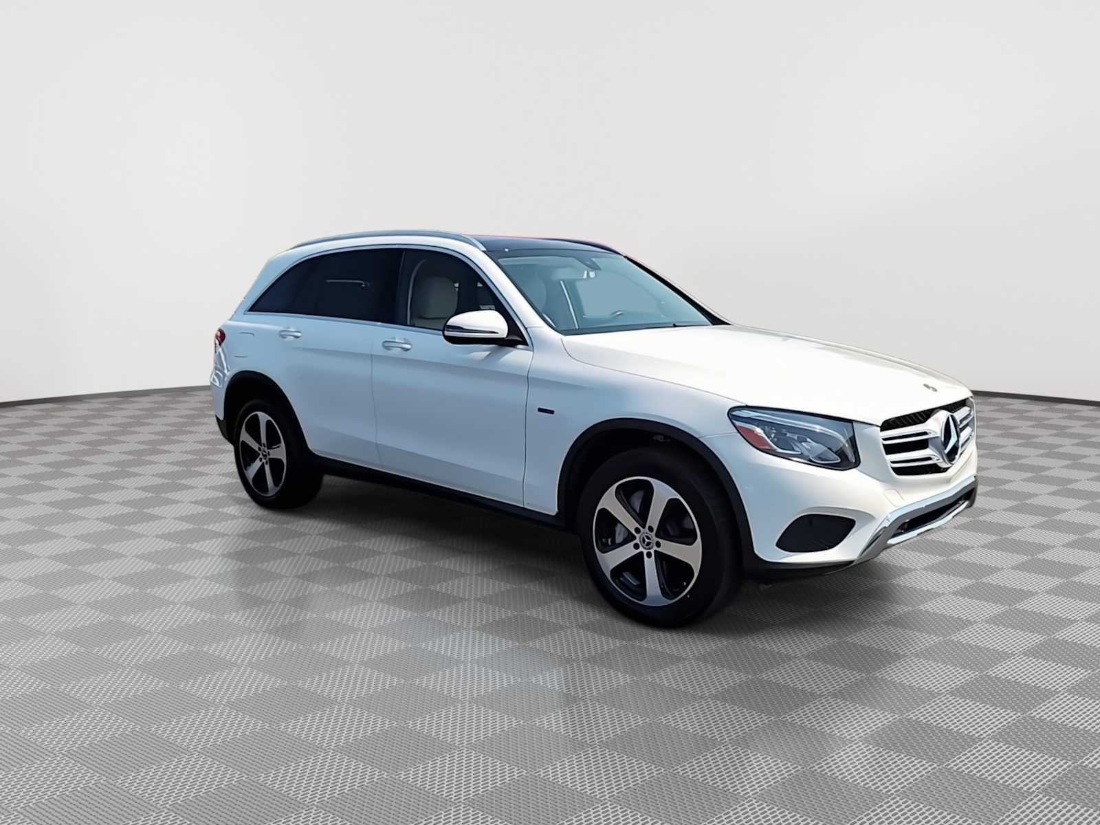 2019 Mercedes Benz GLC 350e photo 2
