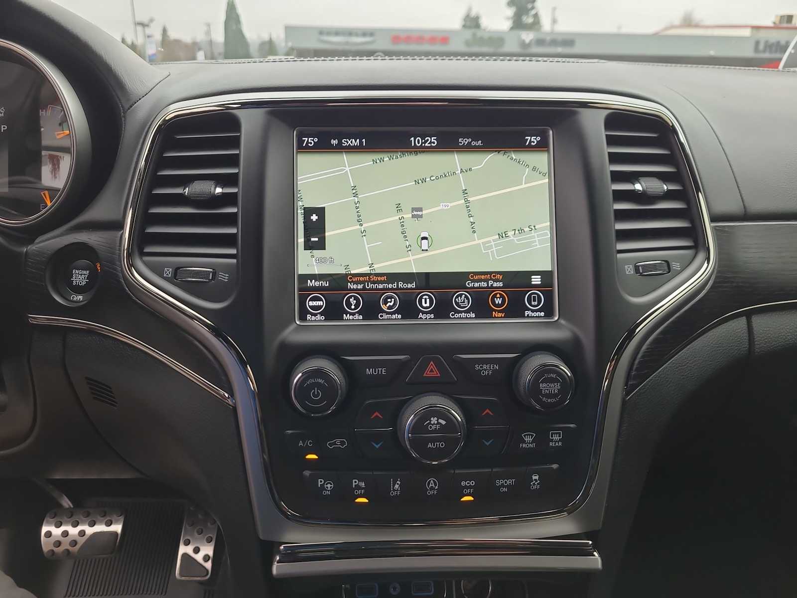 Thumbnail: 2018 Jeep Grand Cherokee - 24