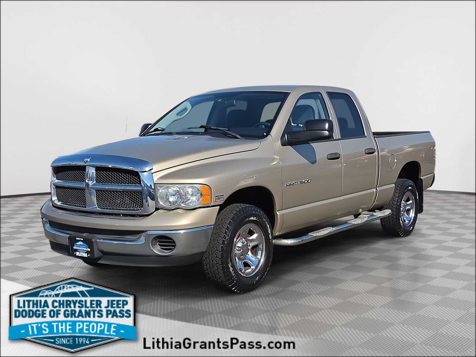 Used 2004 Dodge Ram 1500 Pickup SLT with VIN 1D7HU18D64J261398 for sale in Grants Pass, OR