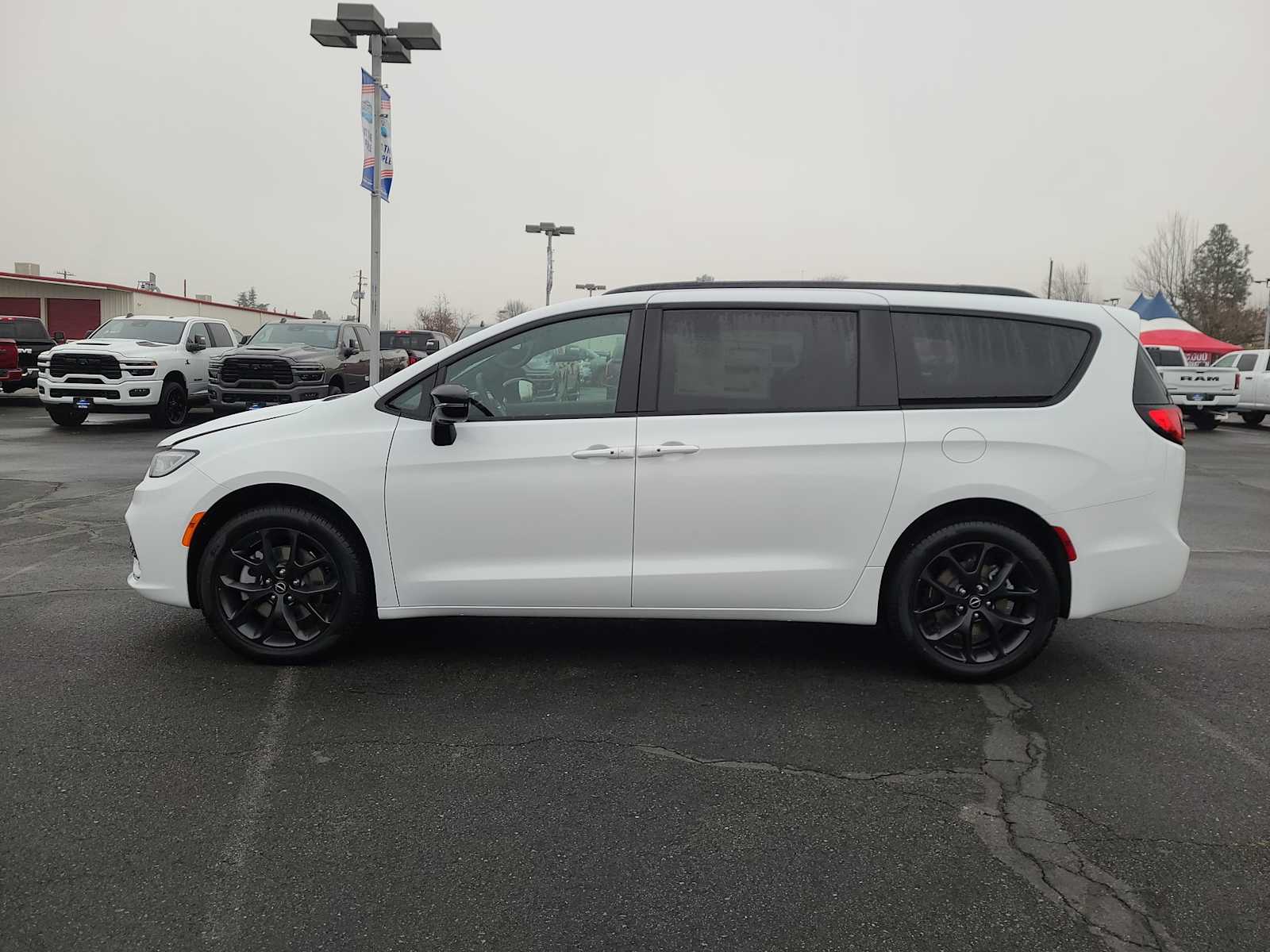 Thumbnail: 2026 Chrysler Pacifica - 11