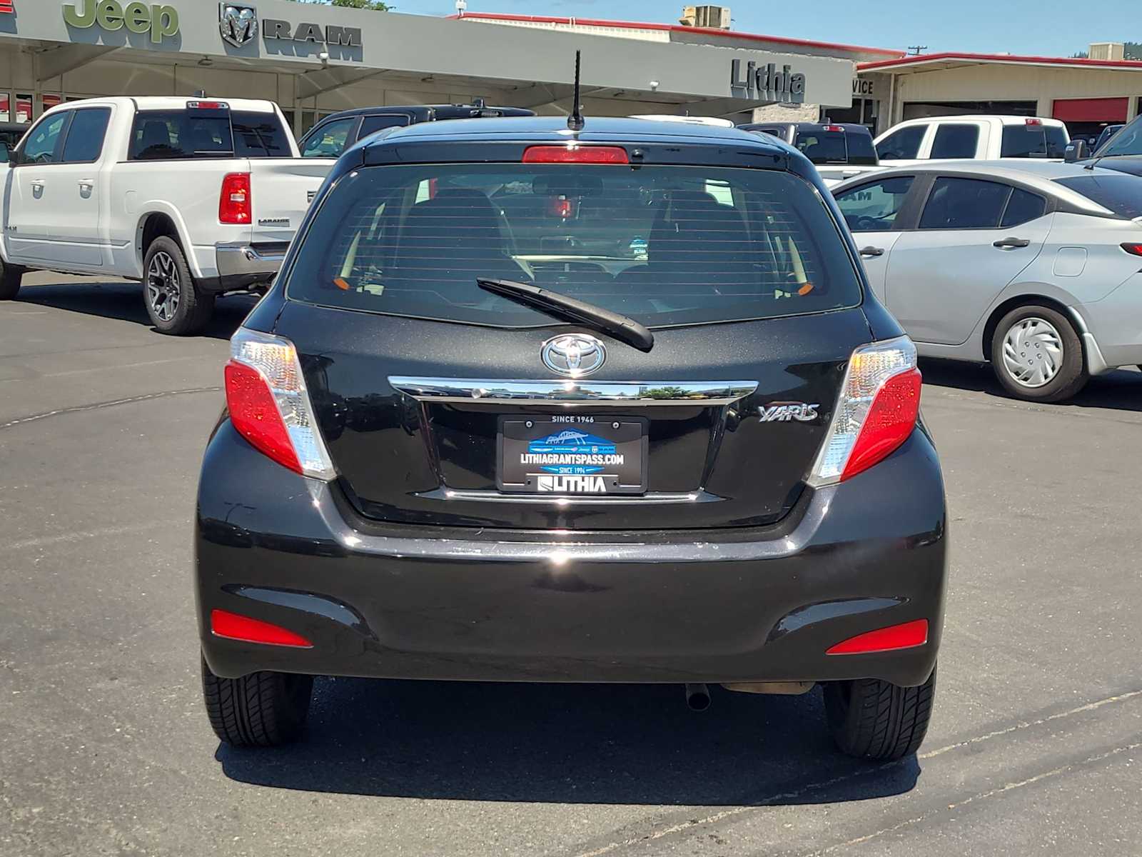 2014 Toyota Yaris L 13