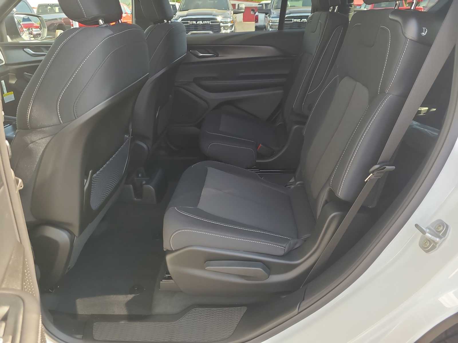 Thumbnail: 2025 Jeep Grand Cherokee - 21