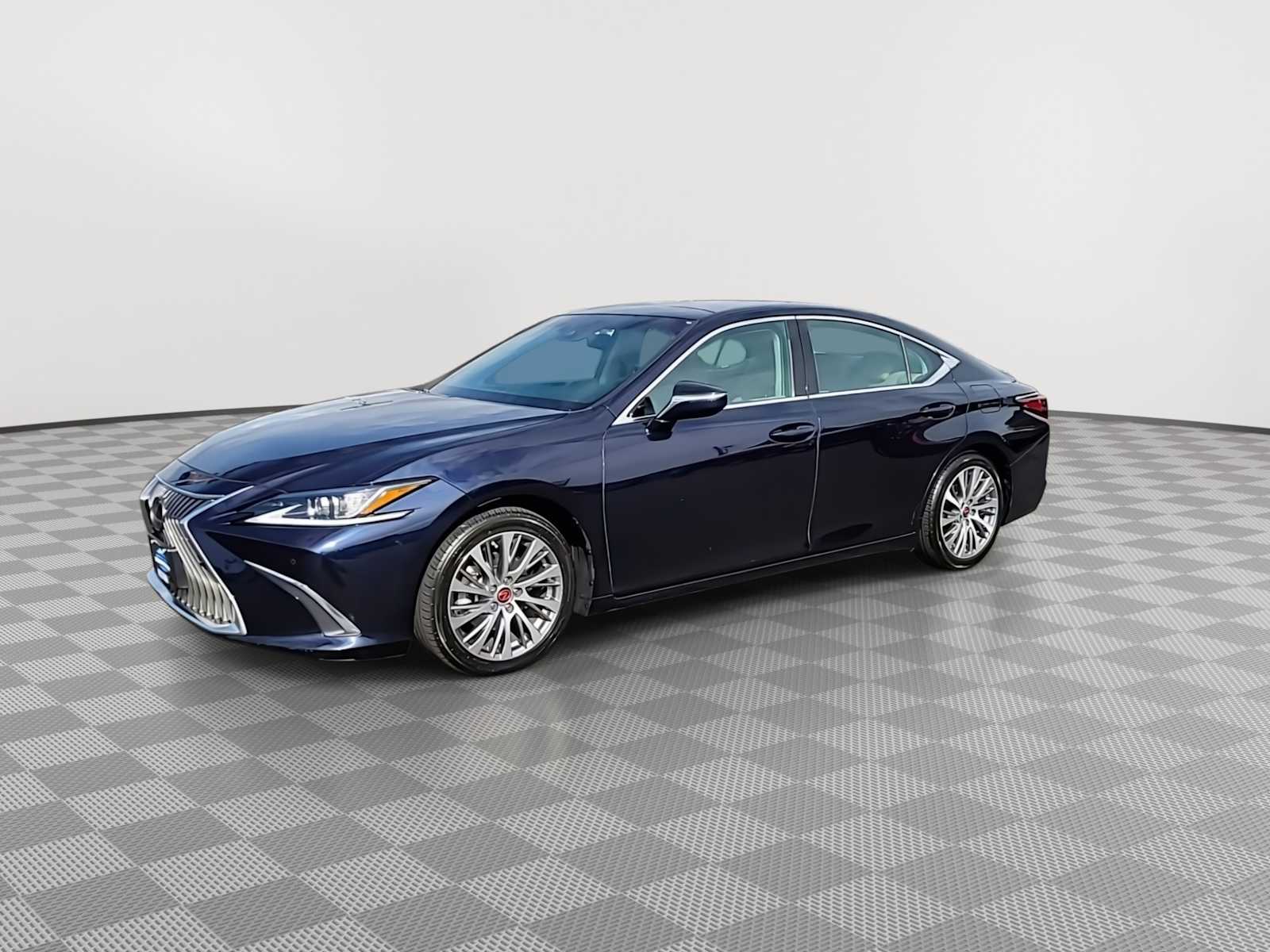 Thumbnail: 2019 Lexus ES - 4