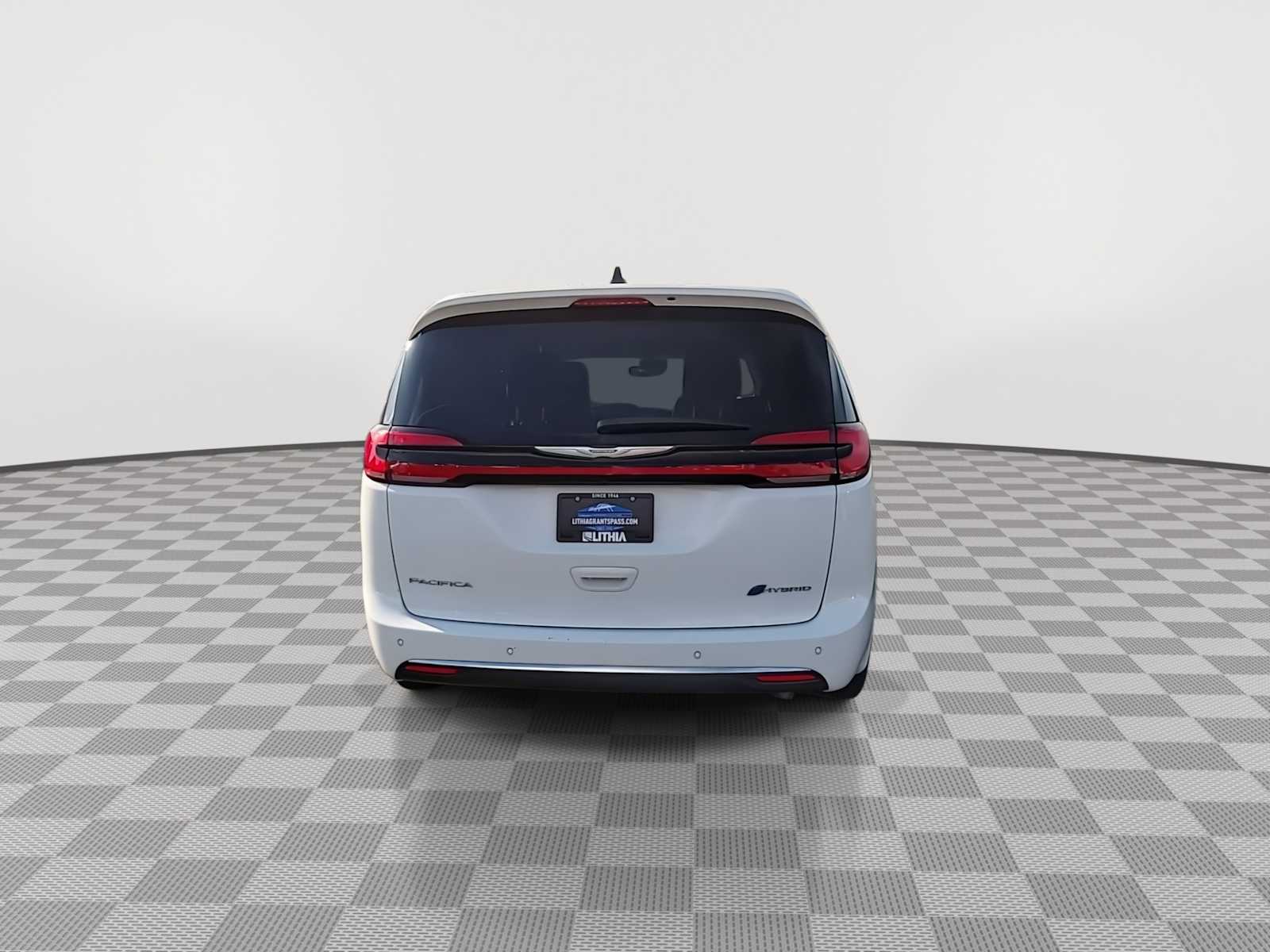 Thumbnail: 2023 Chrysler Pacifica - 7