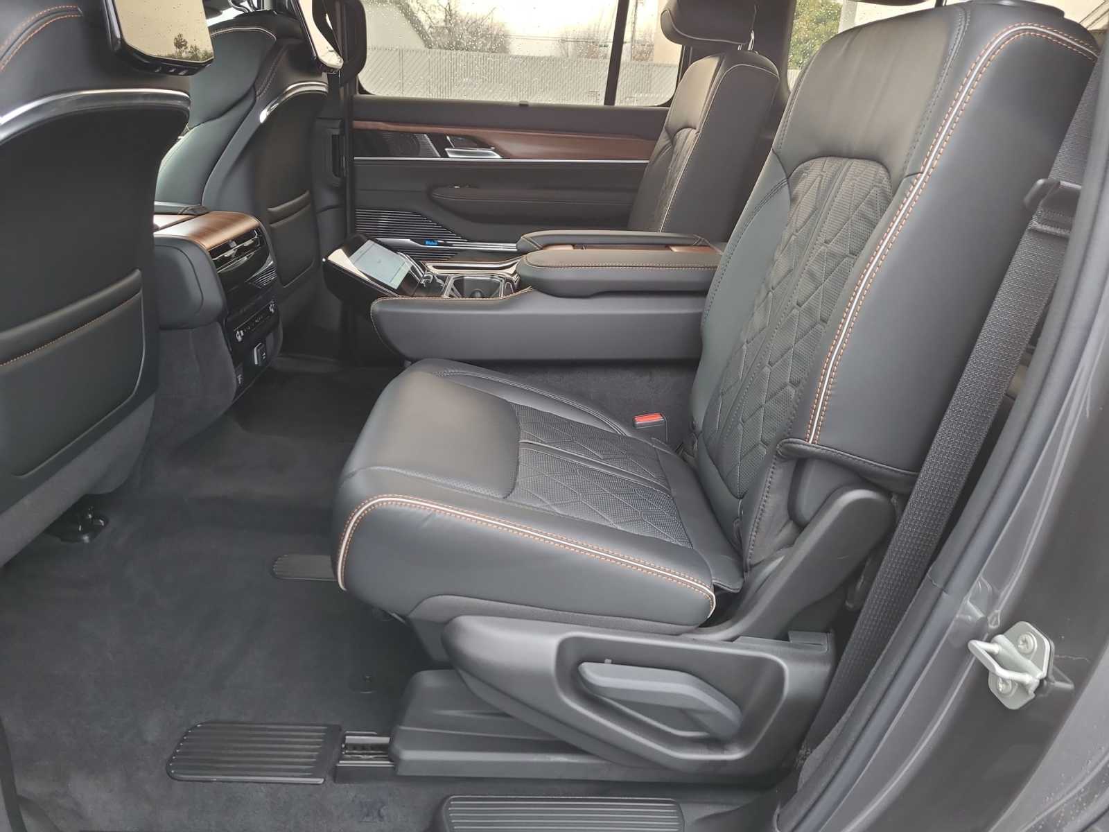 2024 Jeep Grand Wagoneer Series III 21