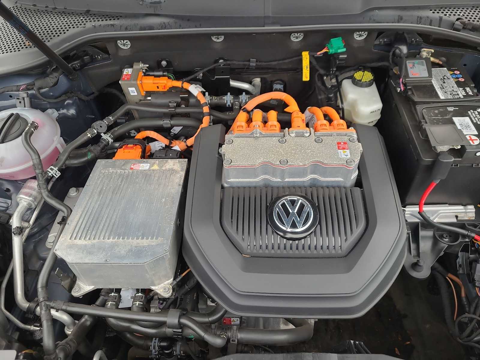 Thumbnail: 2016 Volkswagen e-Golf - 17