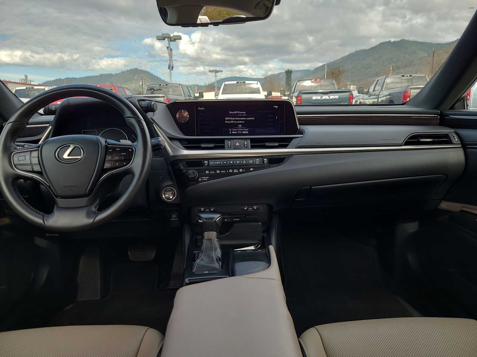 Thumbnail: 2019 Lexus ES - 18