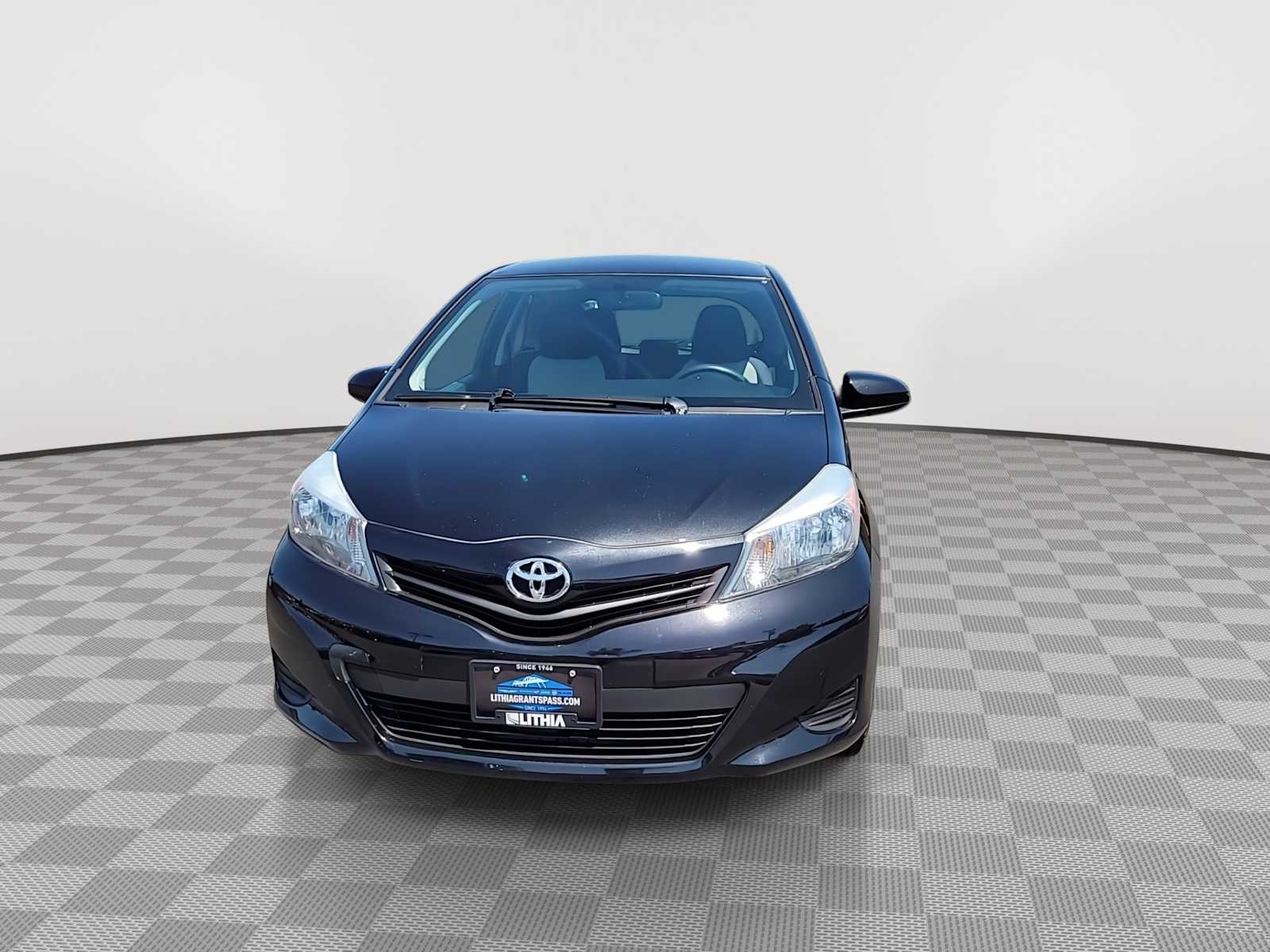 2014 Toyota Yaris L 3