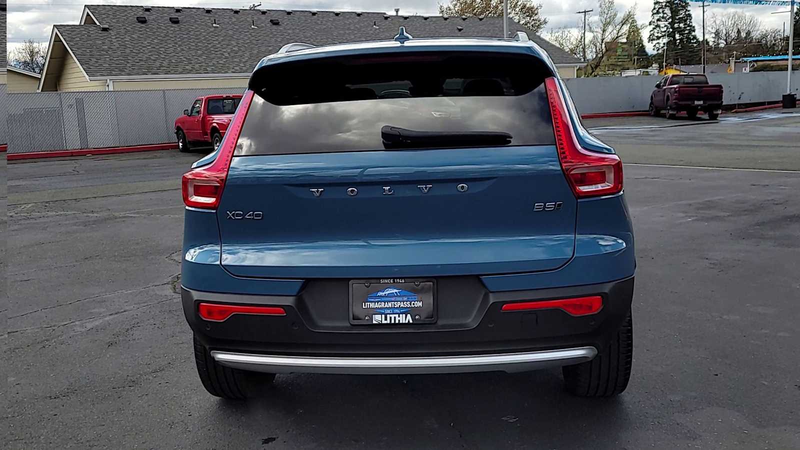 Thumbnail: 2024 Volvo XC40 - 7
