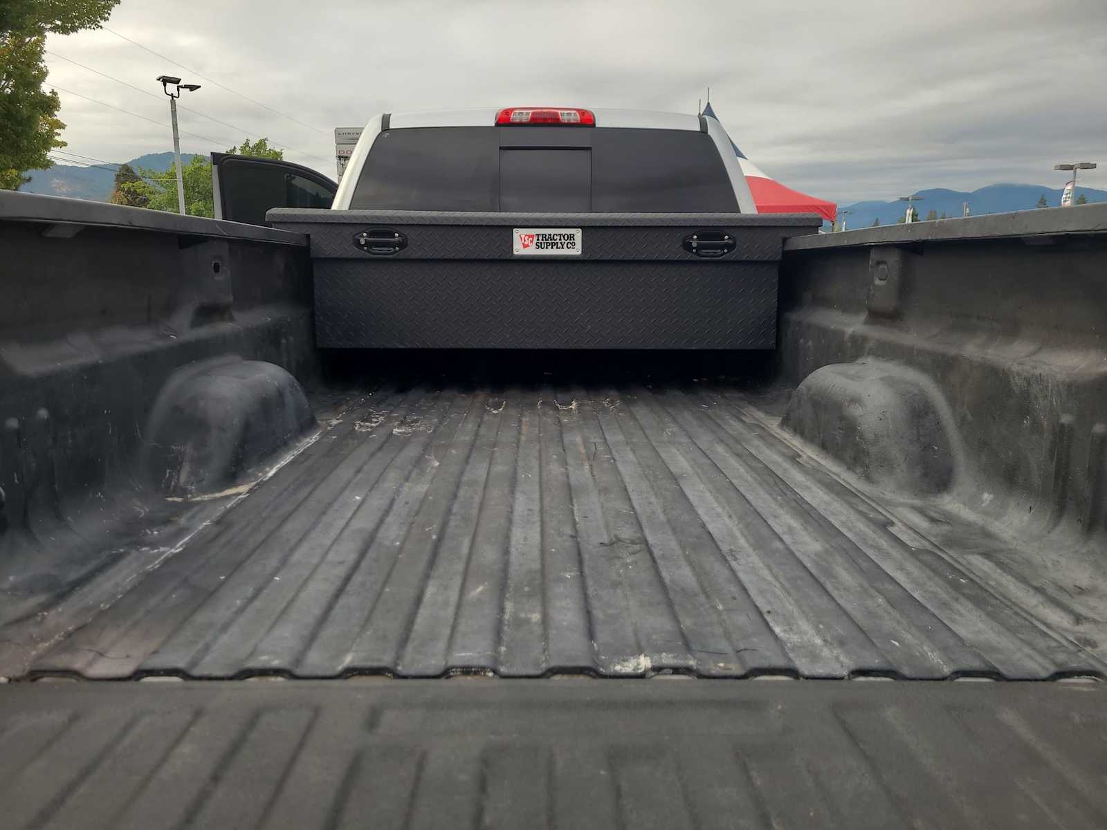 Thumbnail: 2018 GMC Sierra 3500 - 27