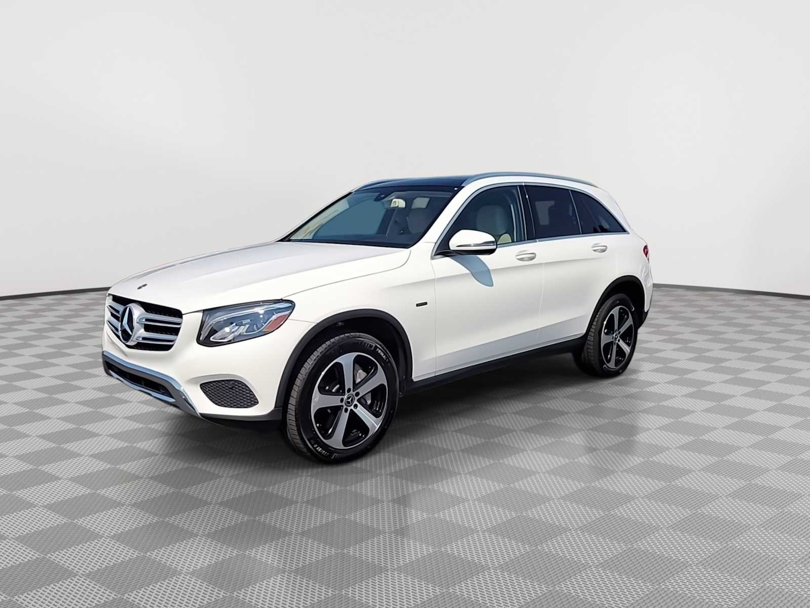 2019 Mercedes Benz GLC 350e photo 4
