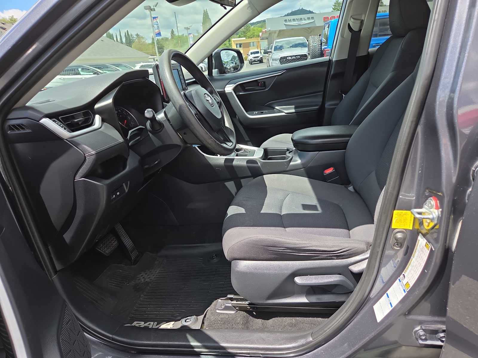 Thumbnail: 2019 Toyota RAV4 - 19