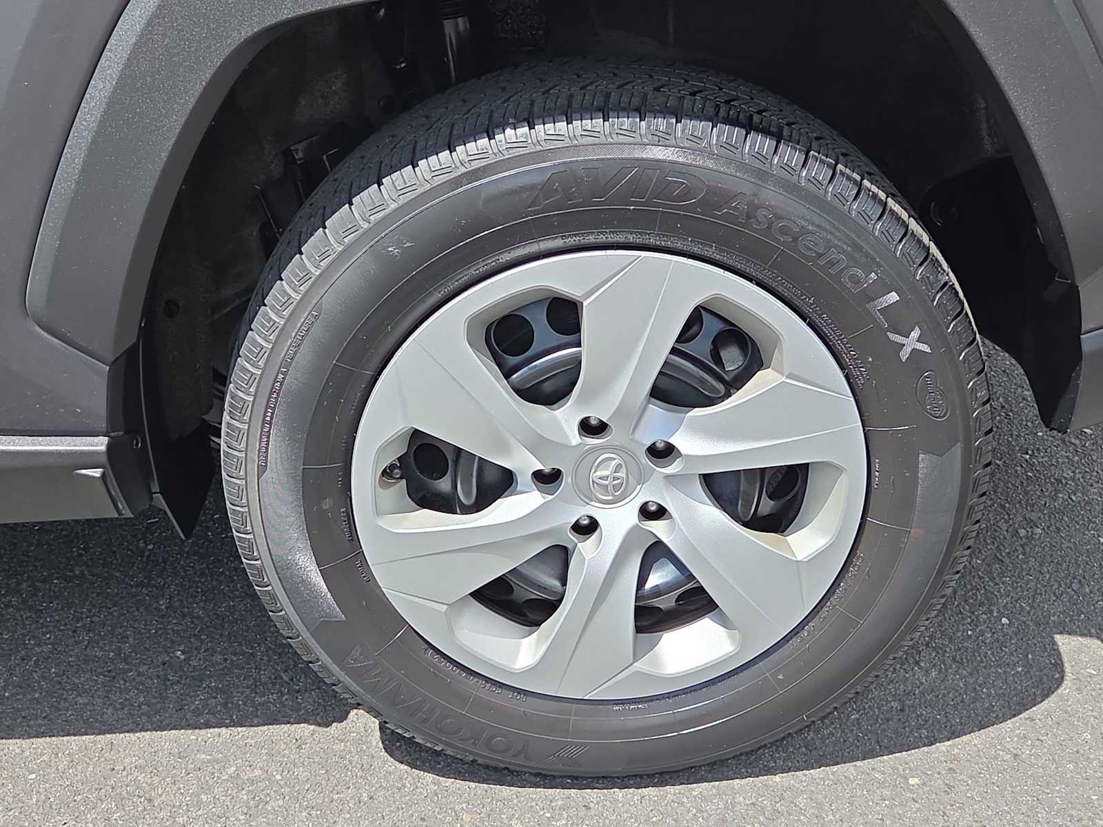 Thumbnail: 2019 Toyota RAV4 - 16