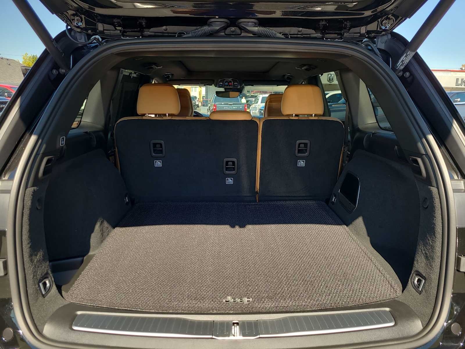 Thumbnail: 2025 Jeep Grand Cherokee - 27