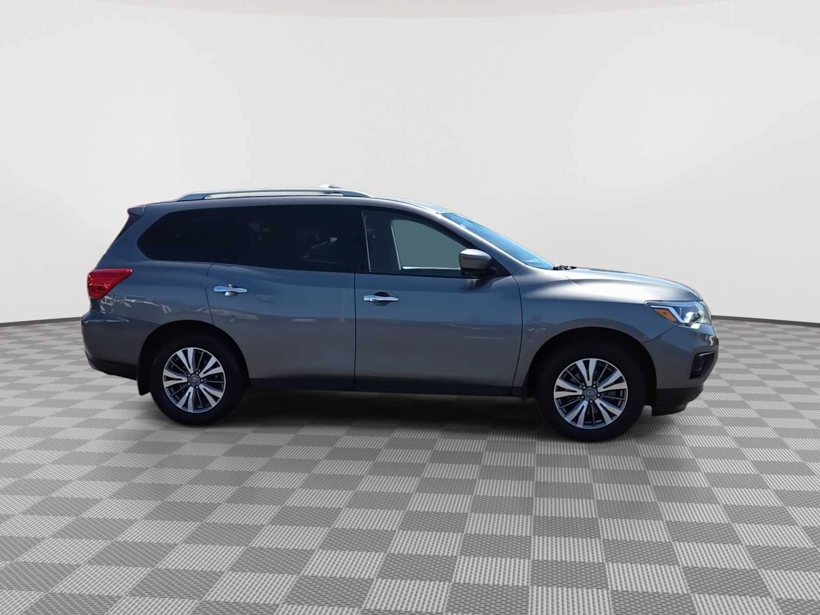 Thumbnail: 2020 Nissan Pathfinder - 9
